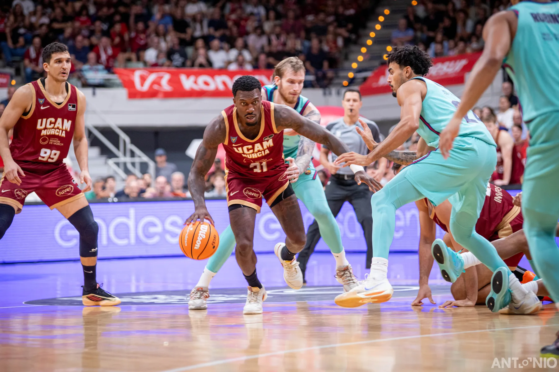 Fotografía 6 del partido UCAM Murcia - Barça.