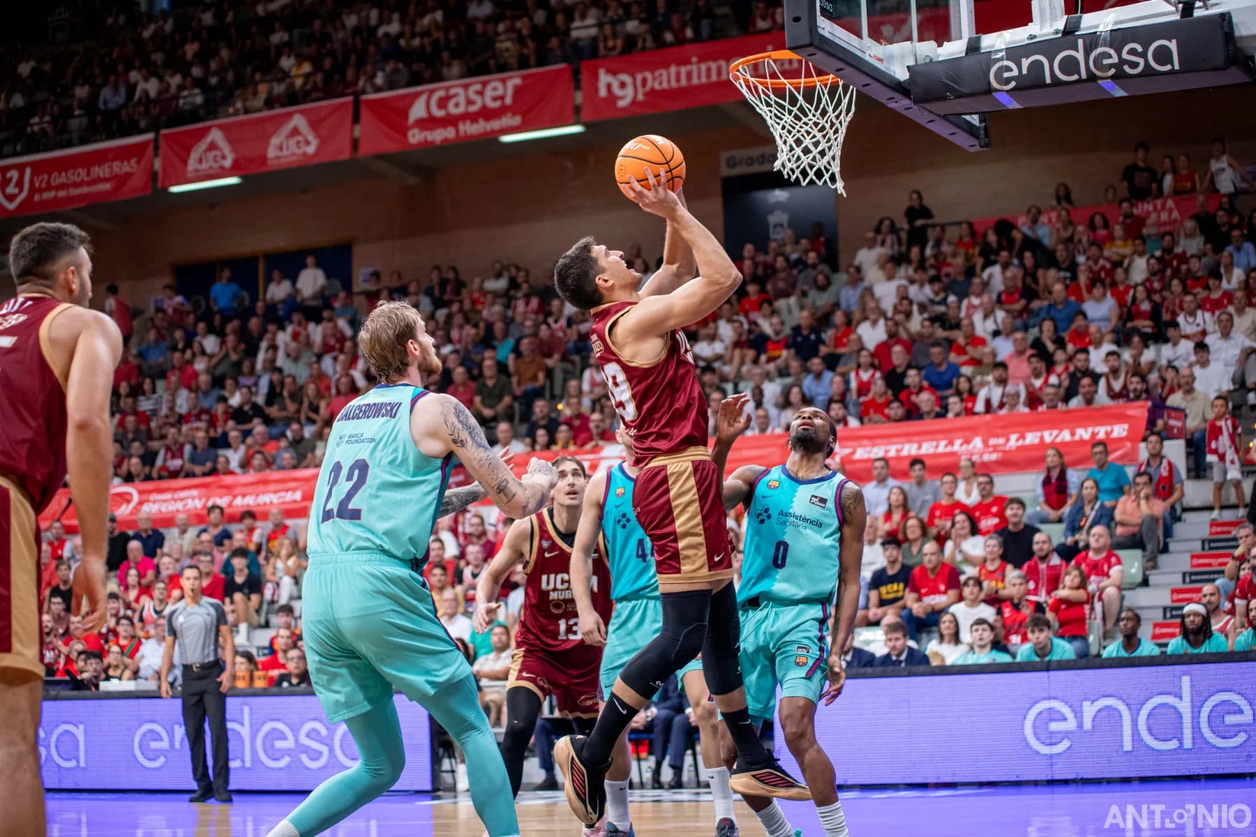Fotografía 8 del partido UCAM Murcia - Barça.