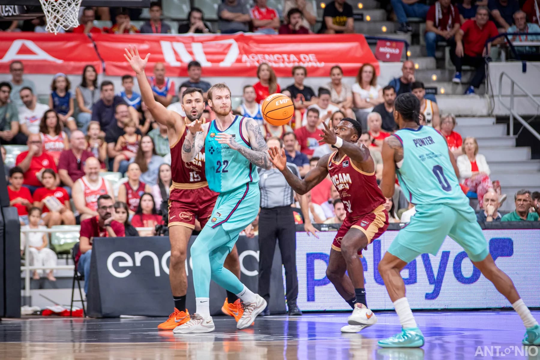 Fotografía 10 del partido UCAM Murcia - Barça.