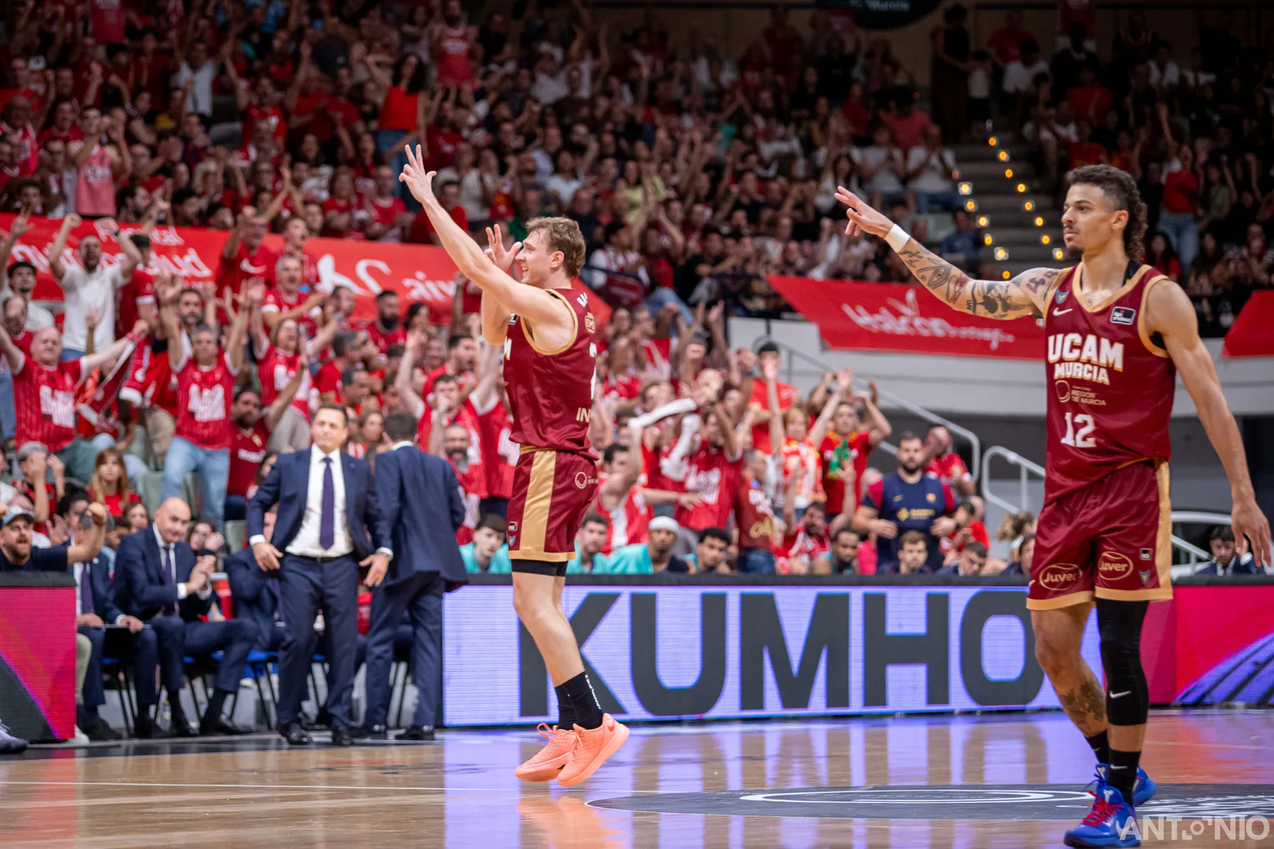 Fotografía 100 del partido UCAM Murcia - Barça.