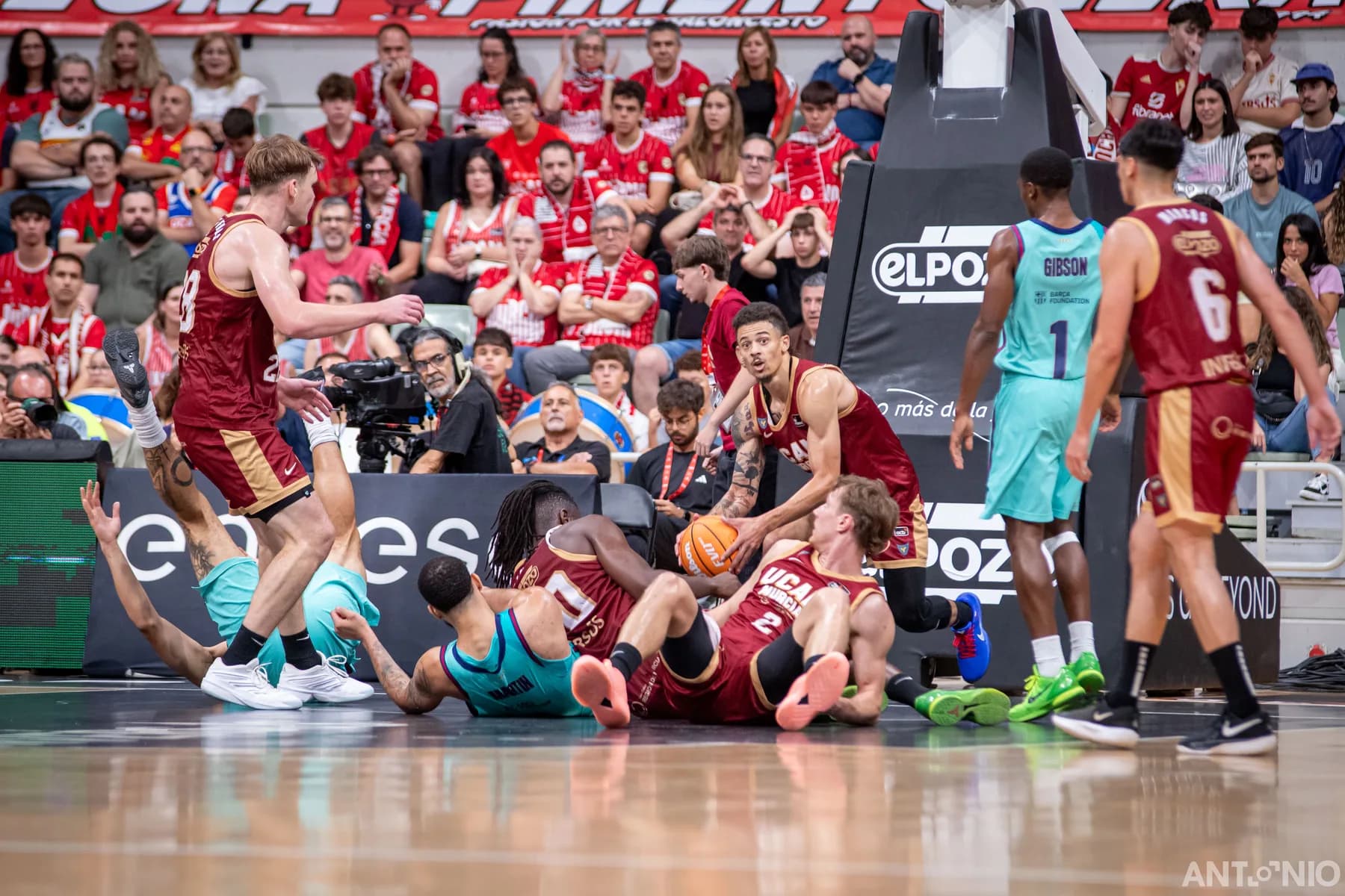Fotografía 101 del partido UCAM Murcia - Barça.