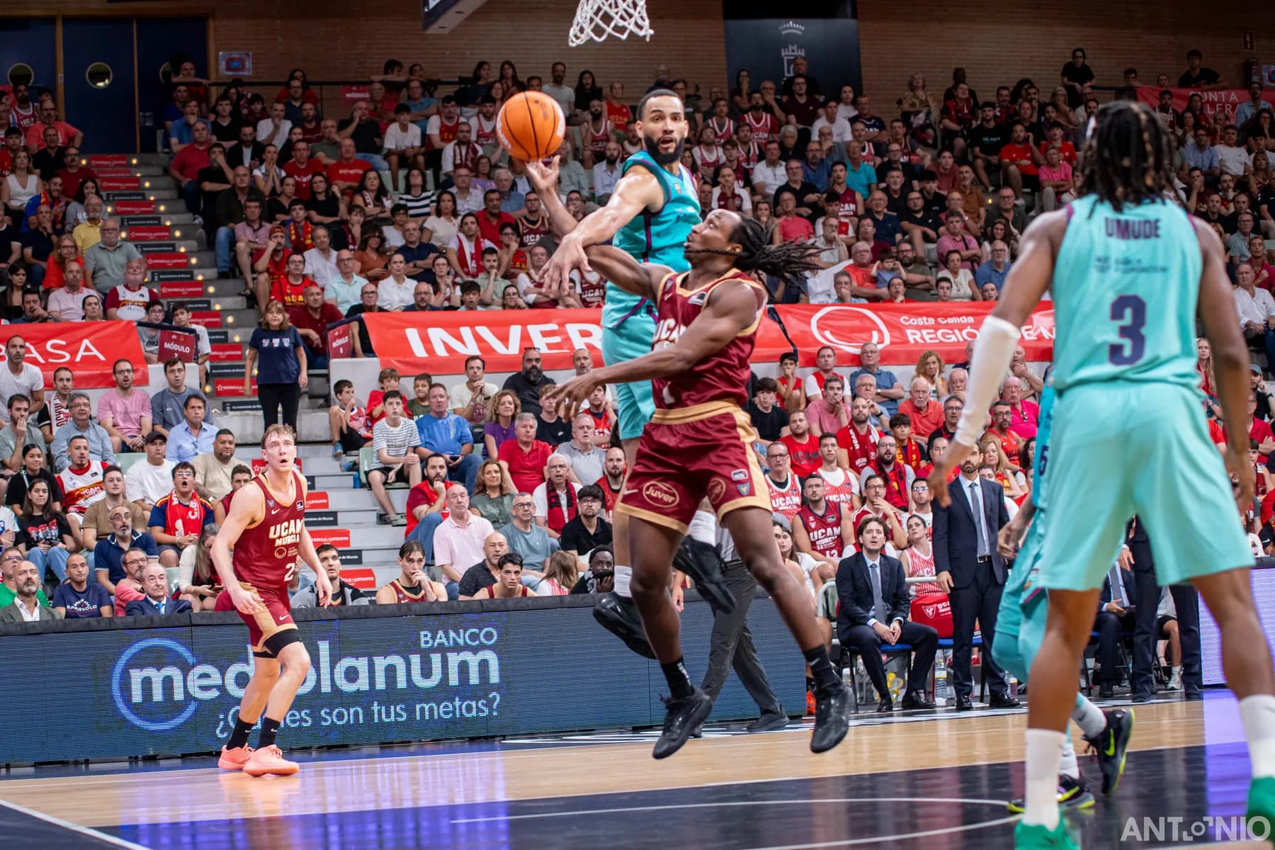 Fotografía 103 del partido UCAM Murcia - Barça.