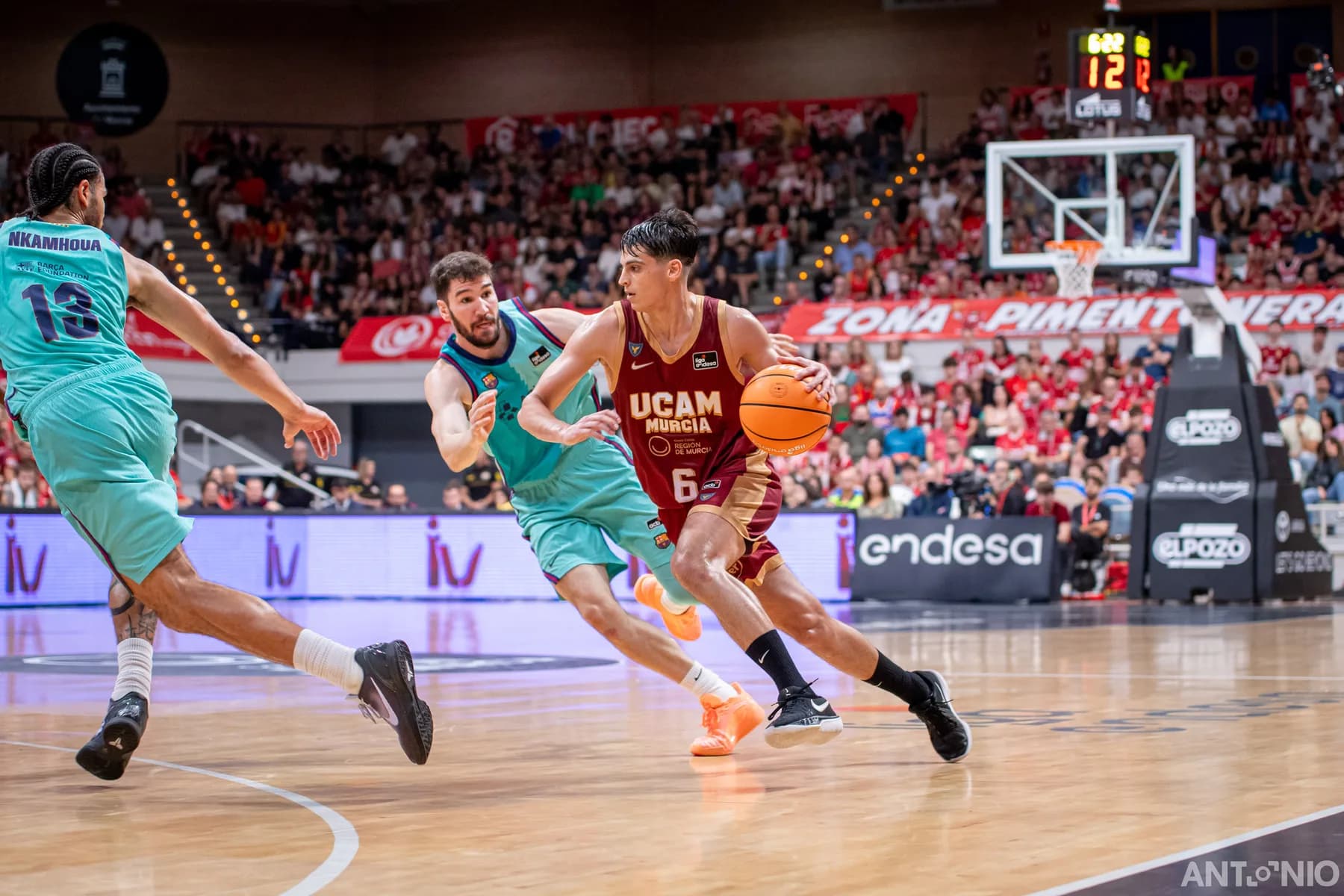 Fotografía 105 del partido UCAM Murcia - Barça.