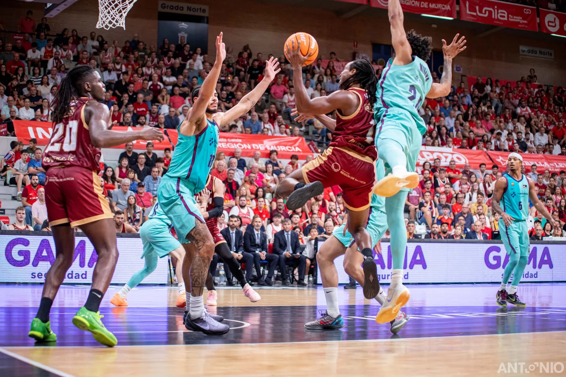 Fotografía 107 del partido UCAM Murcia - Barça.