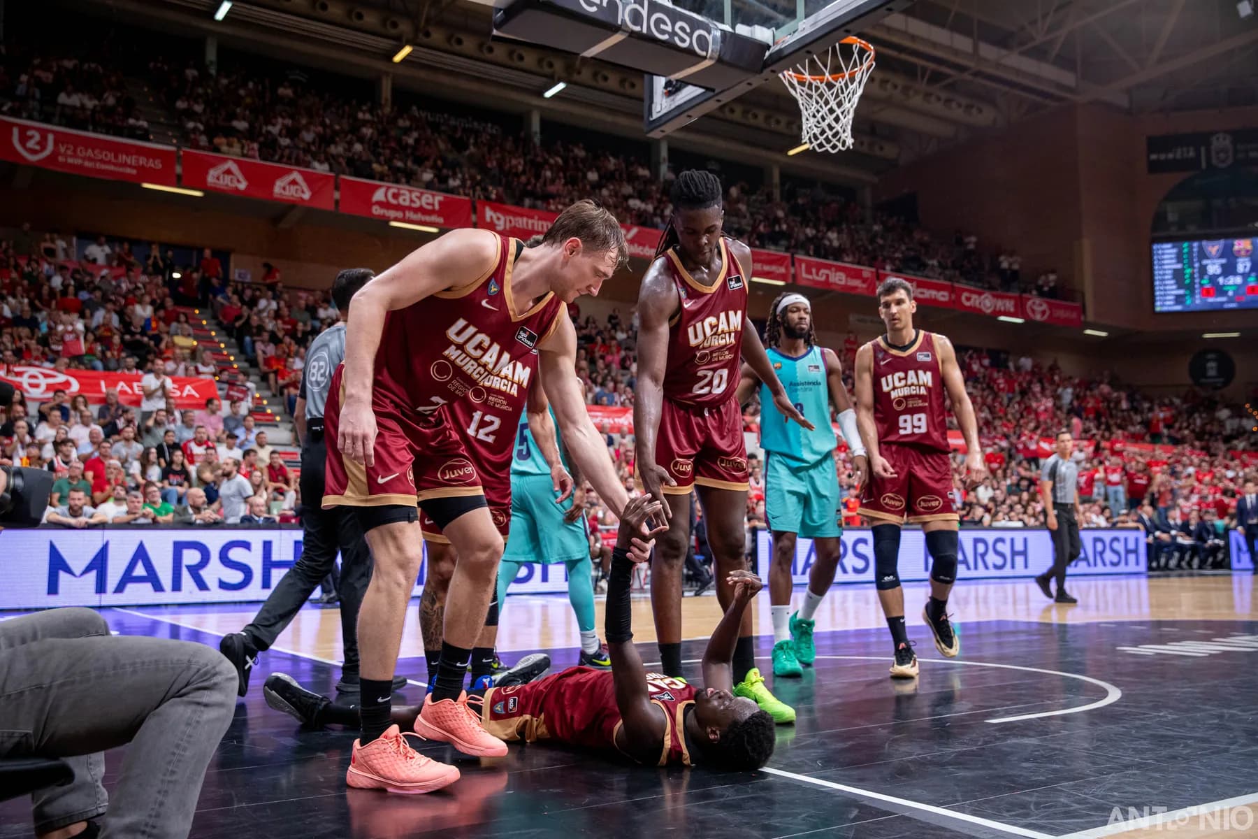 Fotografía 125 del partido UCAM Murcia - Barça.