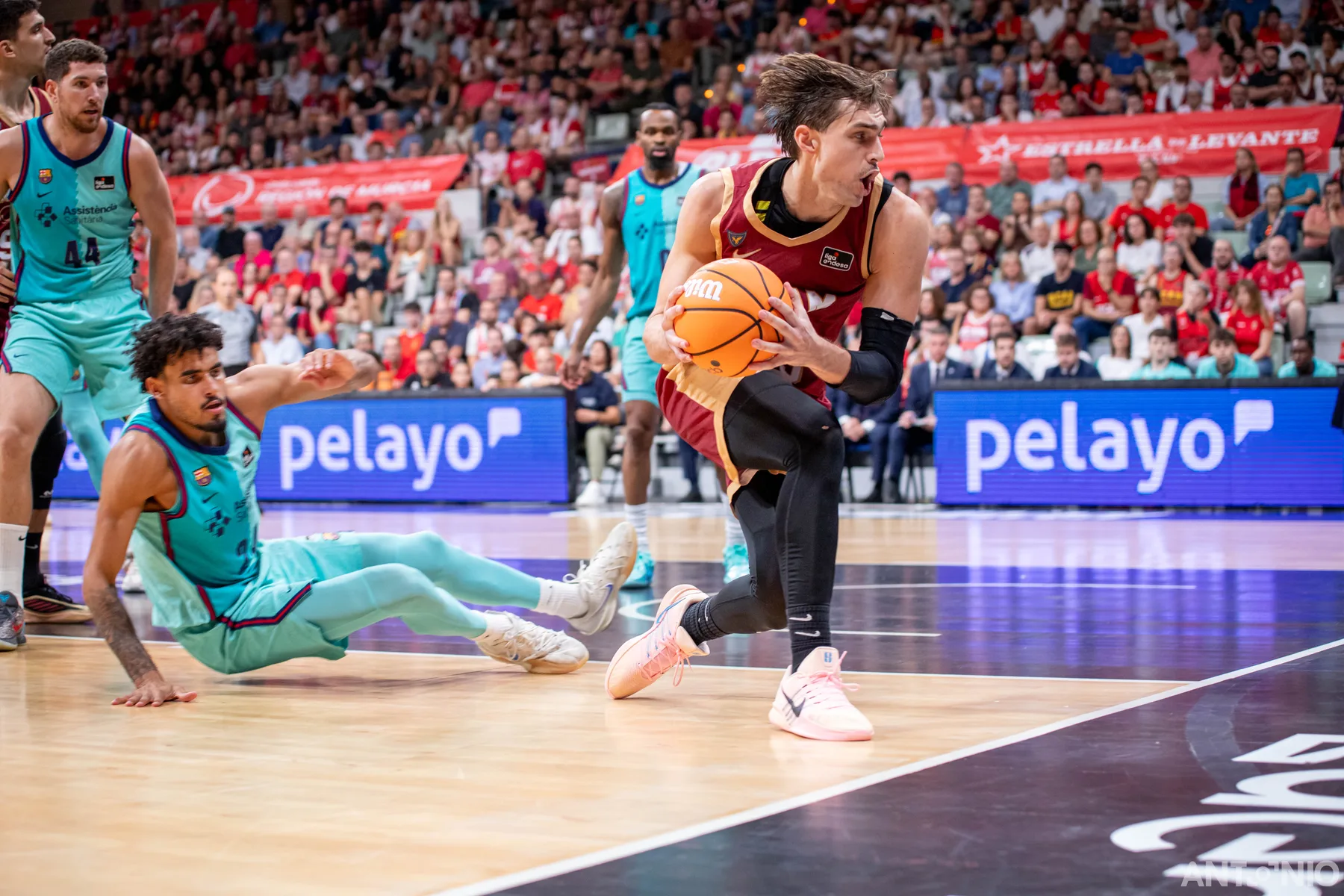 Fotografía 13 del partido UCAM Murcia - Barça.