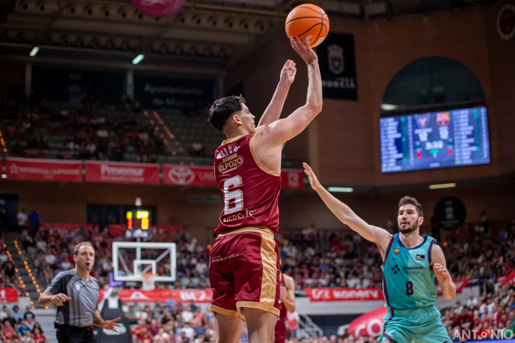Fotografía 27 del partido UCAM Murcia - Barça.