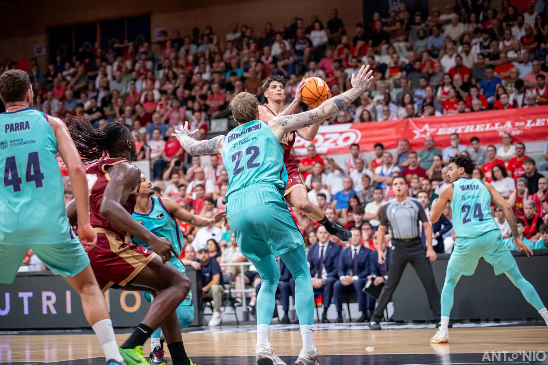 Fotografía 39 del partido UCAM Murcia - Barça.