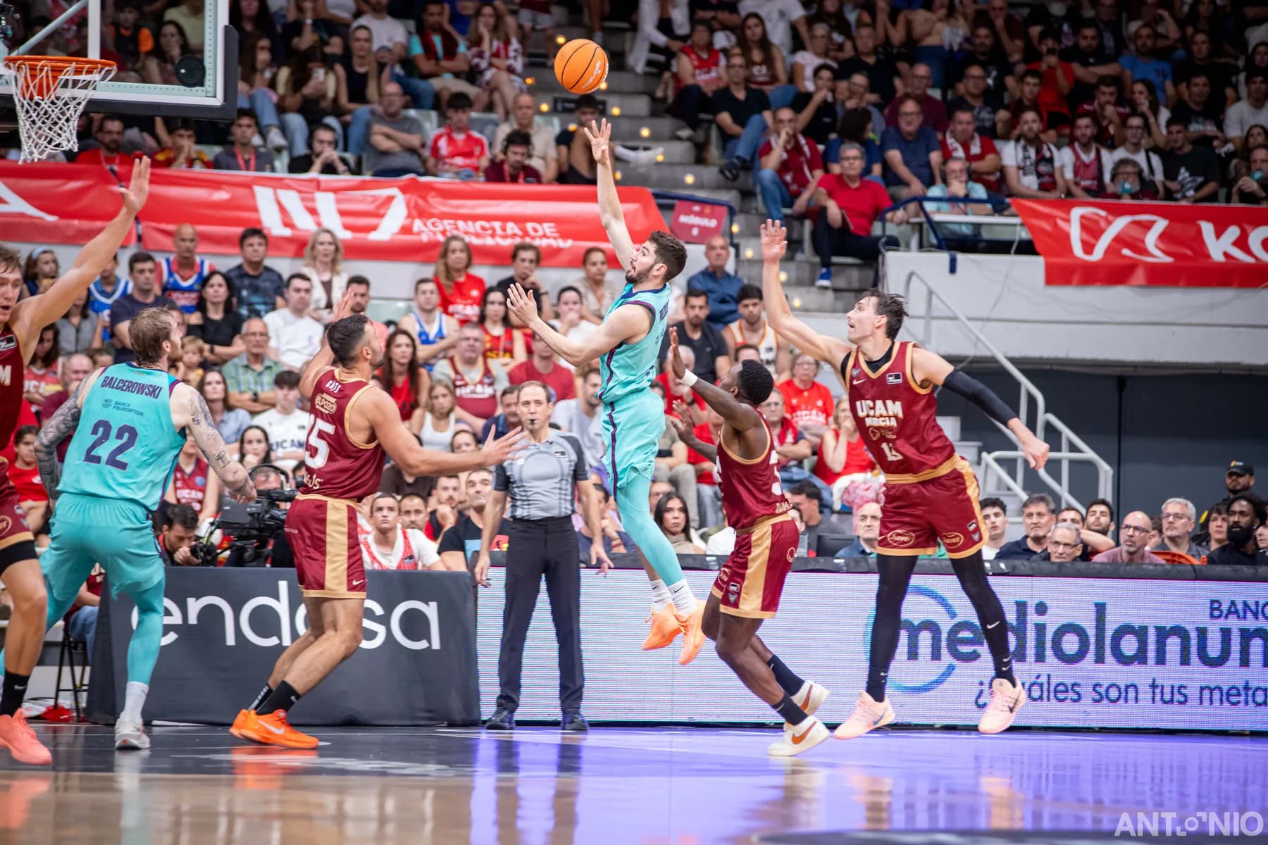 Fotografía 45 del partido UCAM Murcia - Barça.