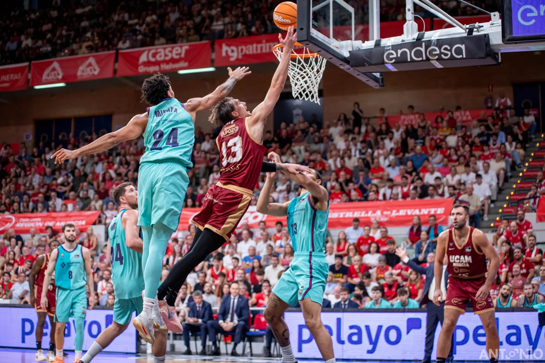 Fotografía 48 del partido UCAM Murcia - Barça.