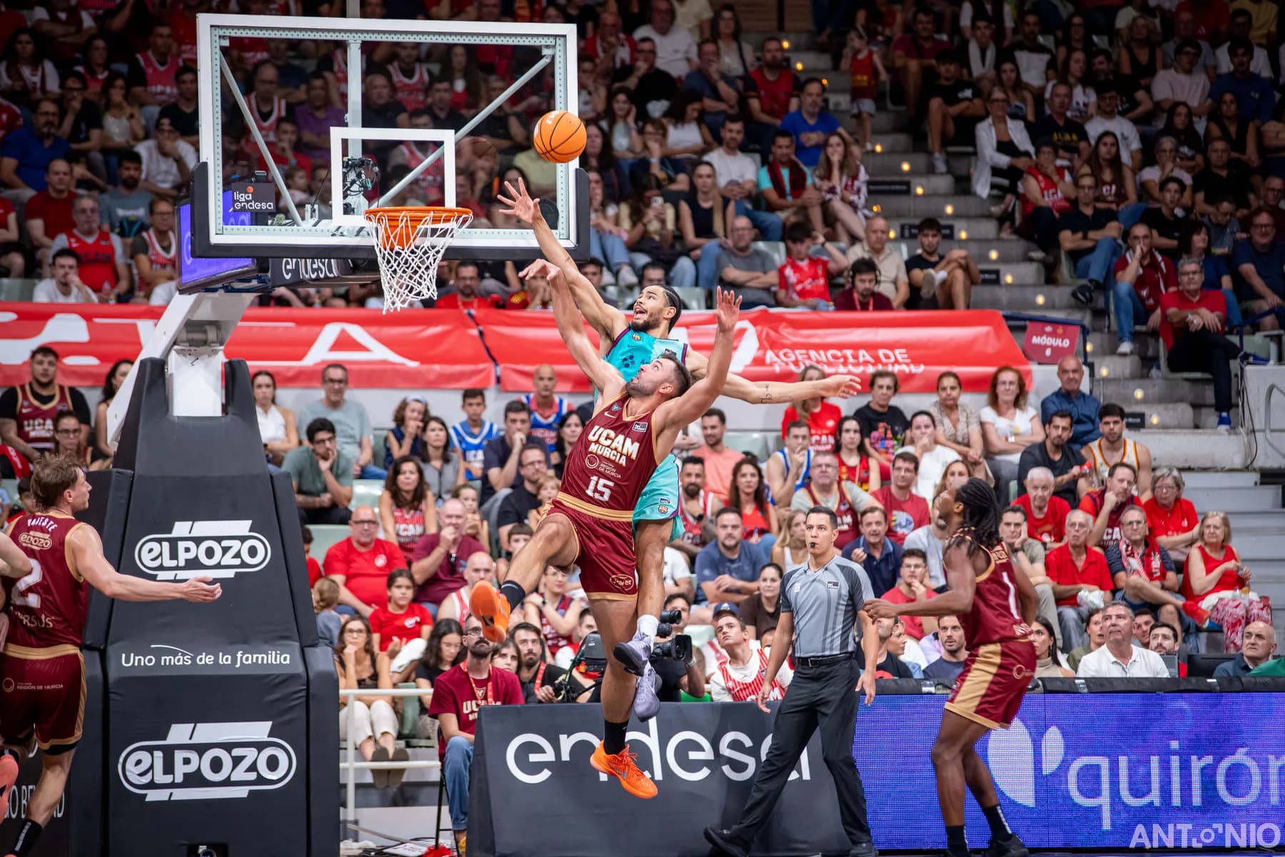Fotografía 49 del partido UCAM Murcia - Barça.