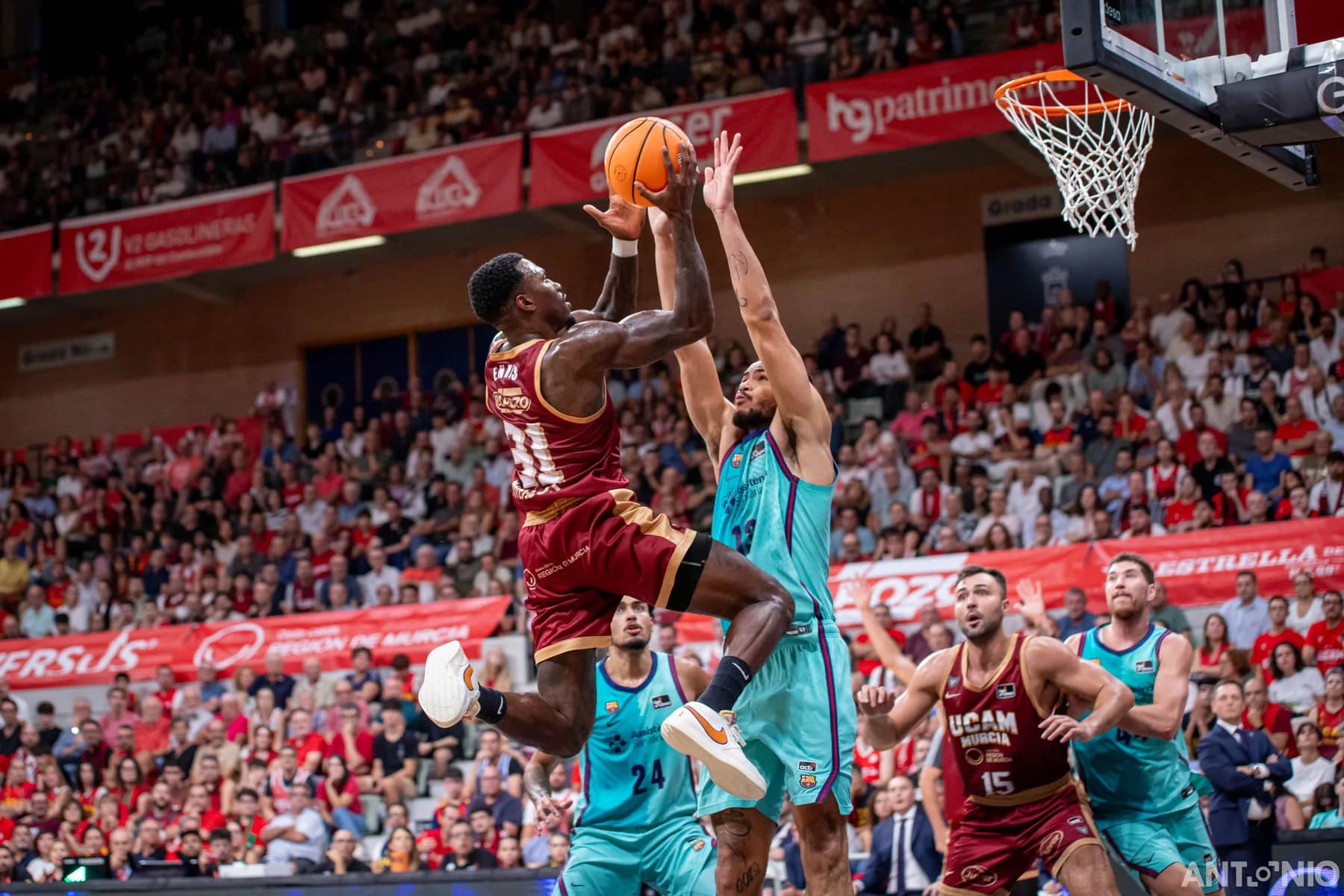 Fotografía 53 del partido UCAM Murcia - Barça.