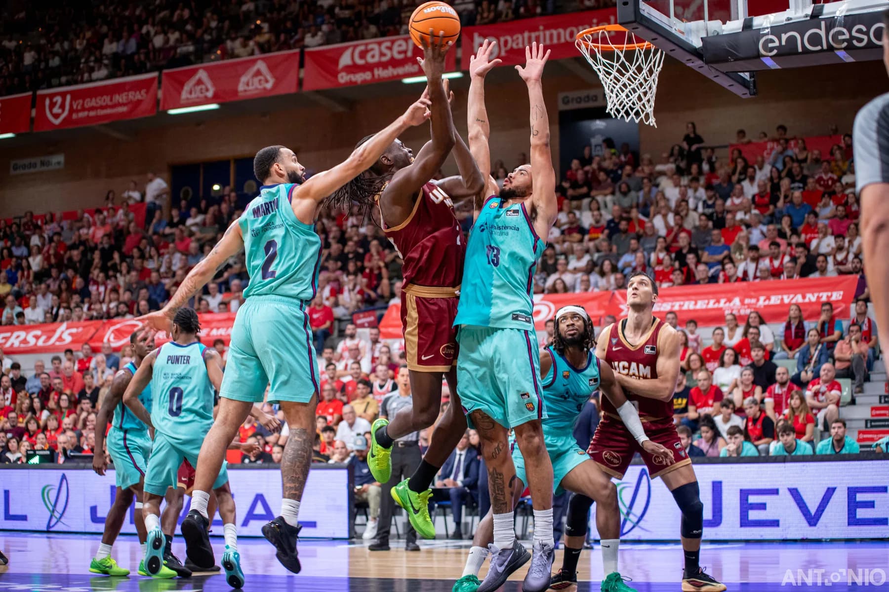 Fotografía 59 del partido UCAM Murcia - Barça.