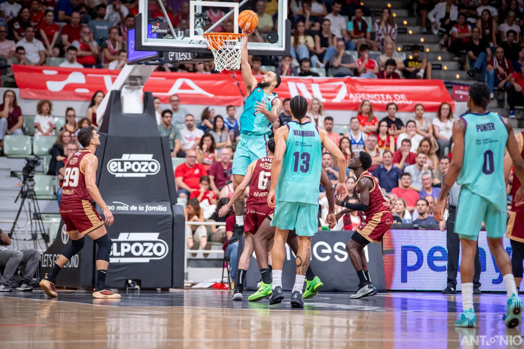 Fotografía 64 del partido UCAM Murcia - Barça.