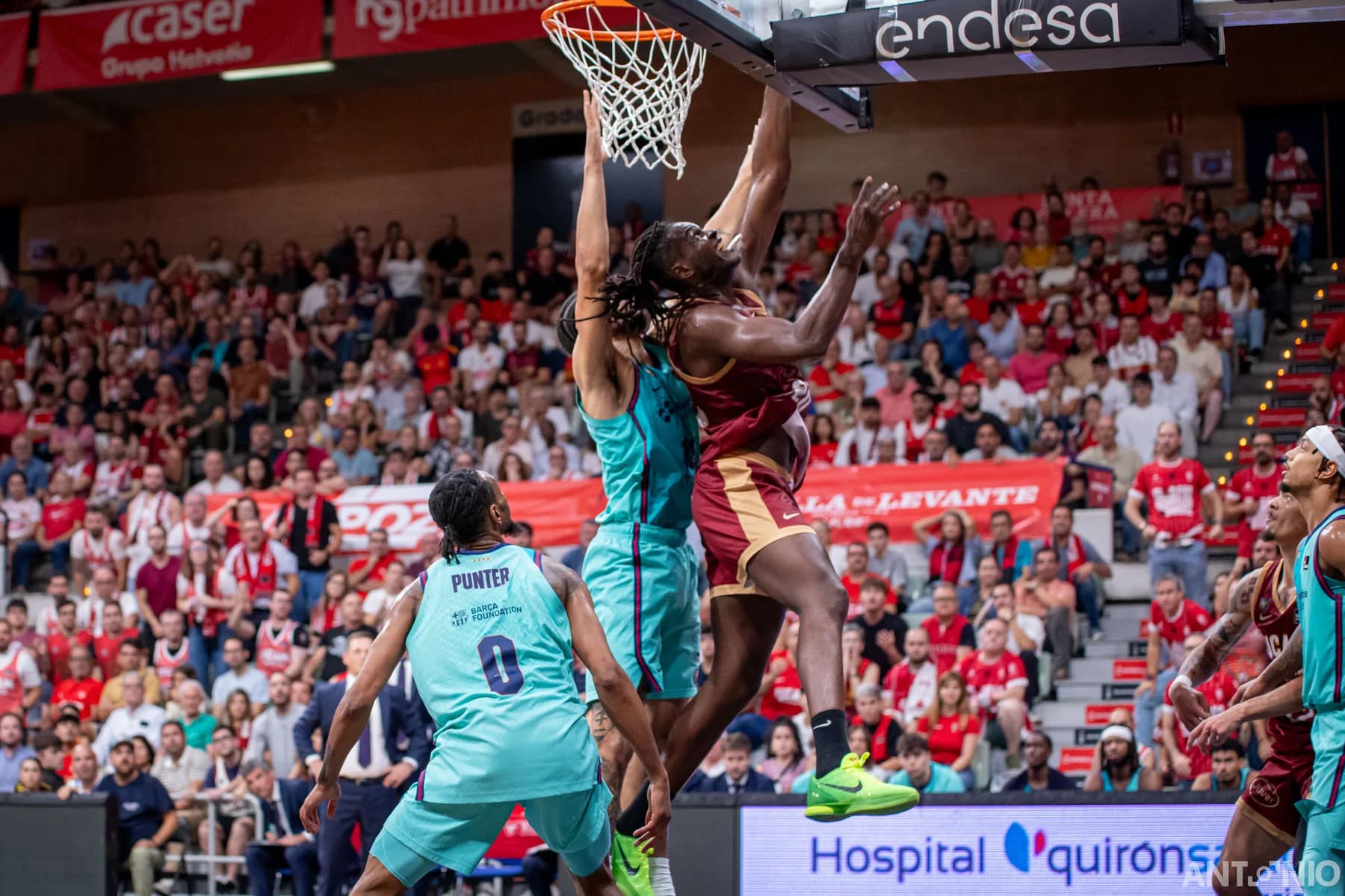 Fotografía 75 del partido UCAM Murcia - Barça.