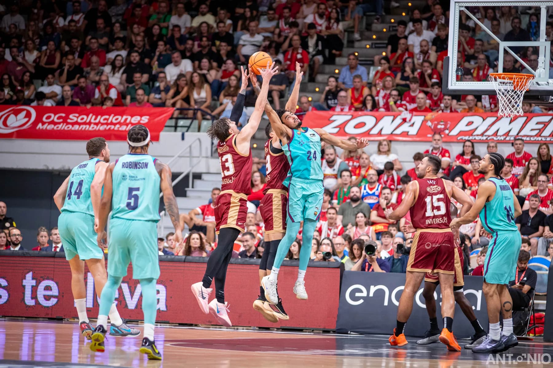 Fotografía 84 del partido UCAM Murcia - Barça.