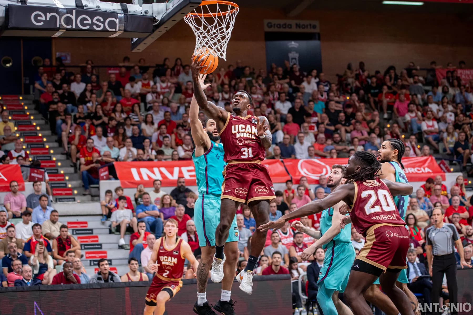 Fotografía 86 del partido UCAM Murcia - Barça.