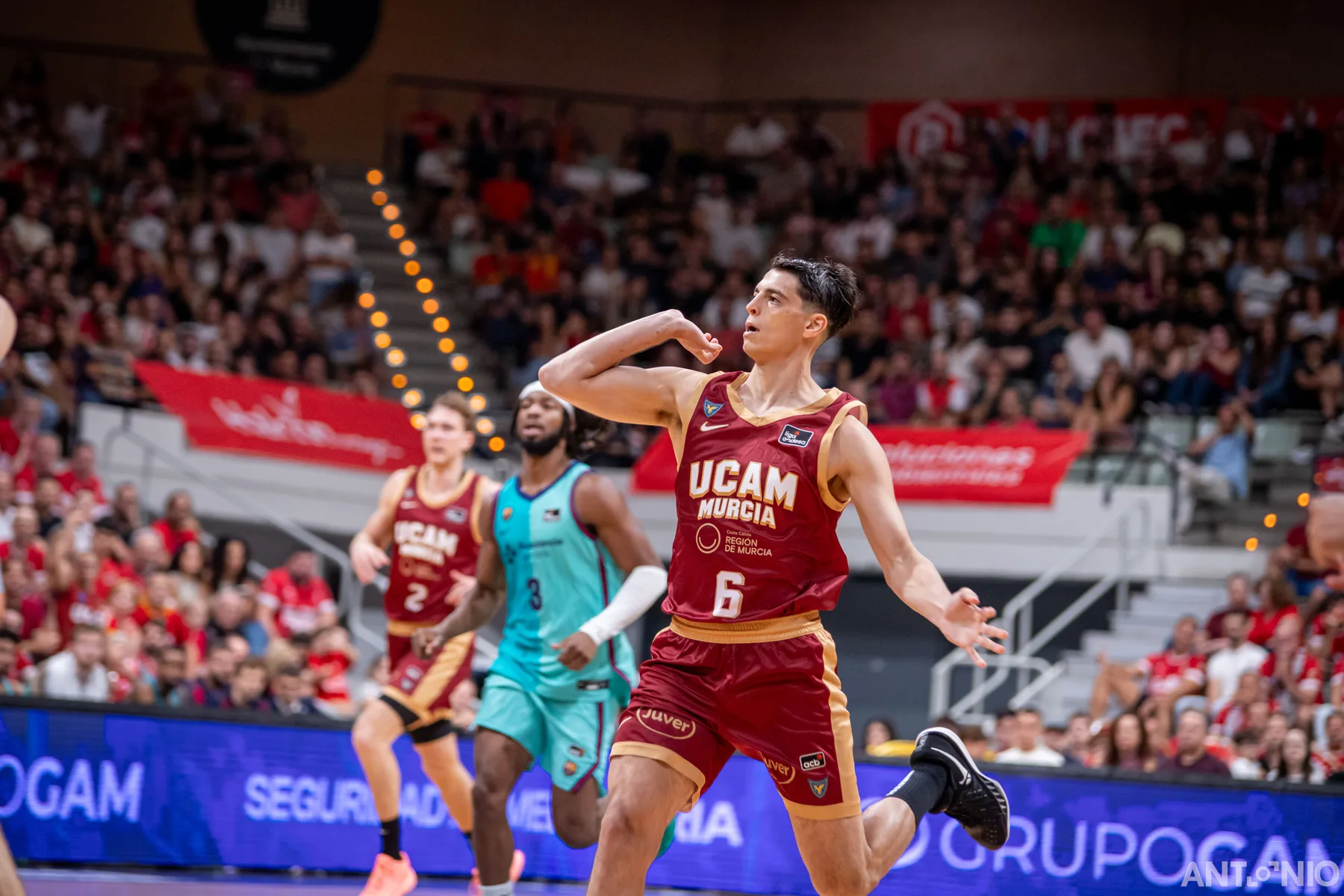 Fotografía 90 del partido UCAM Murcia - Barça.