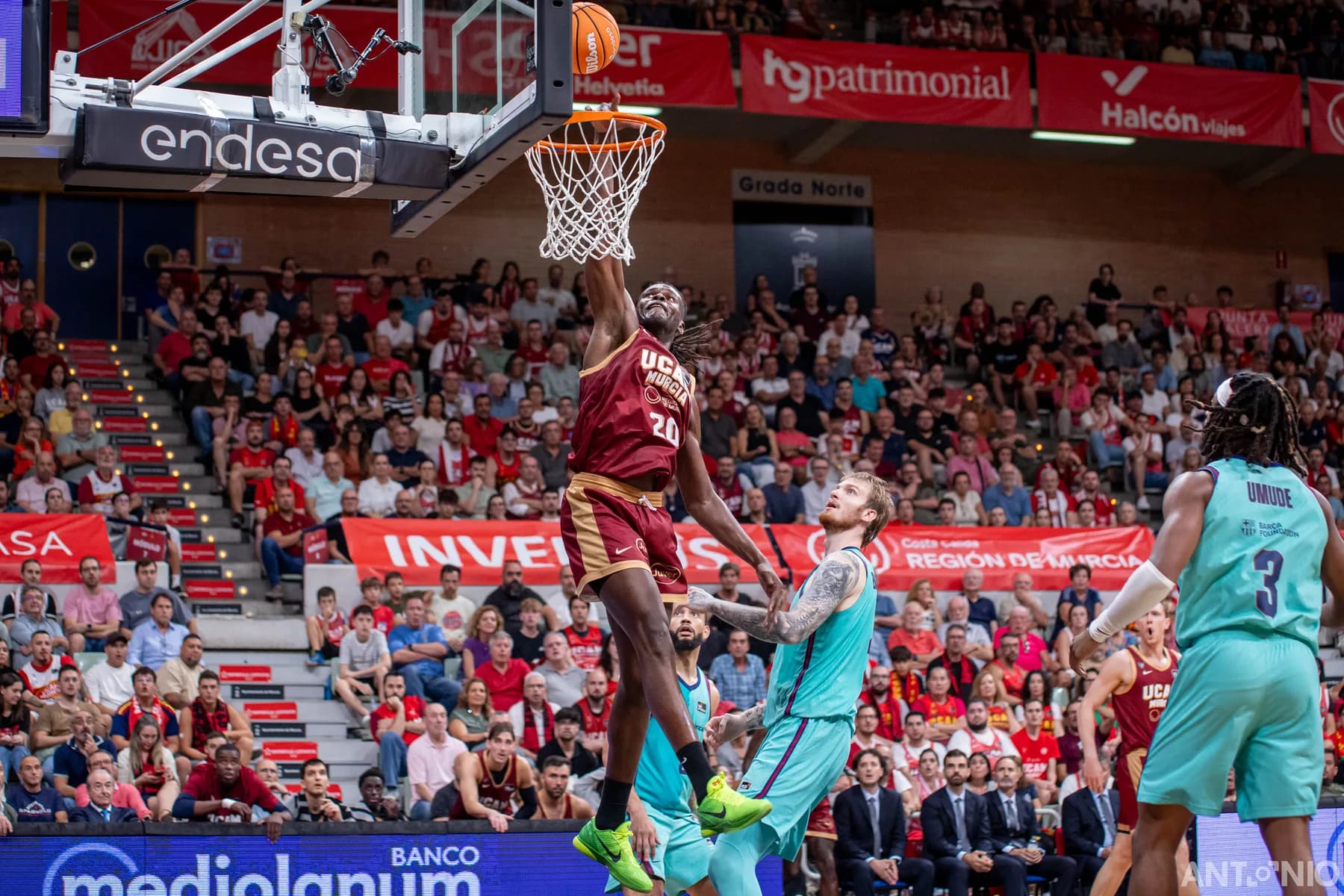 Fotografía 96 del partido UCAM Murcia - Barça.