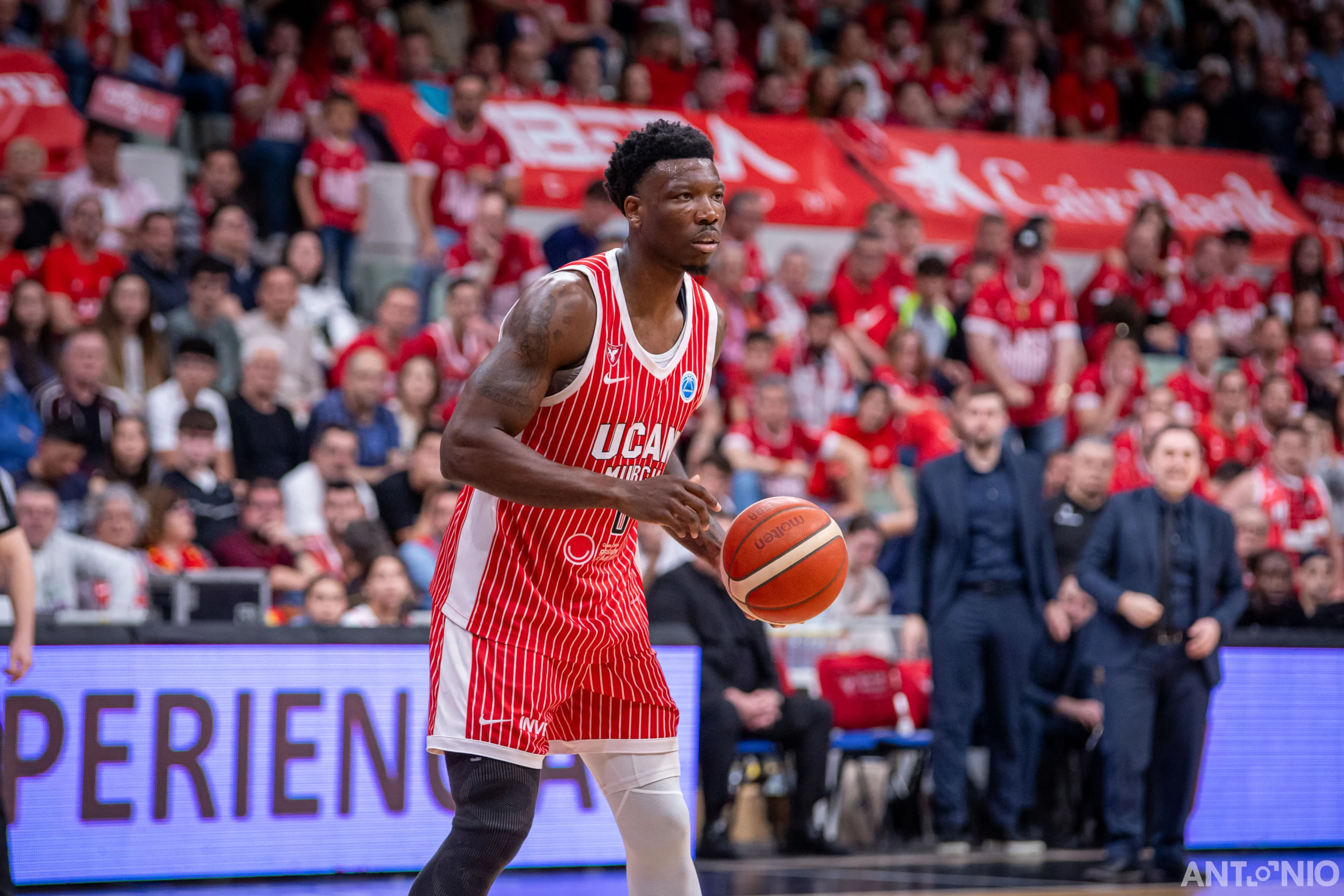 Fotografía 14 de Devontae Cacok en Cast To Cast Baloncesto.