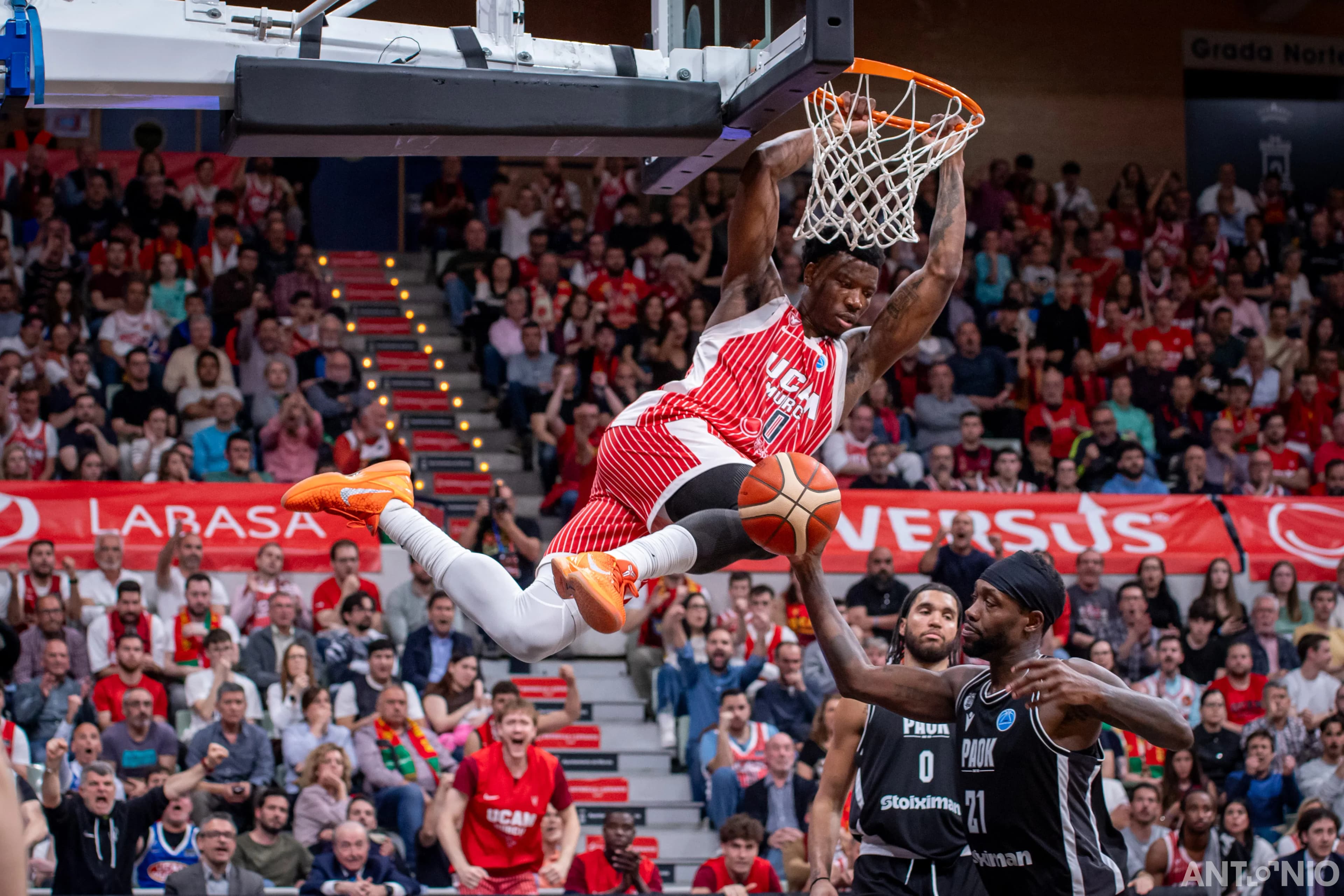 Fotografía 15 de Devontae Cacok en Cast To Cast Baloncesto.