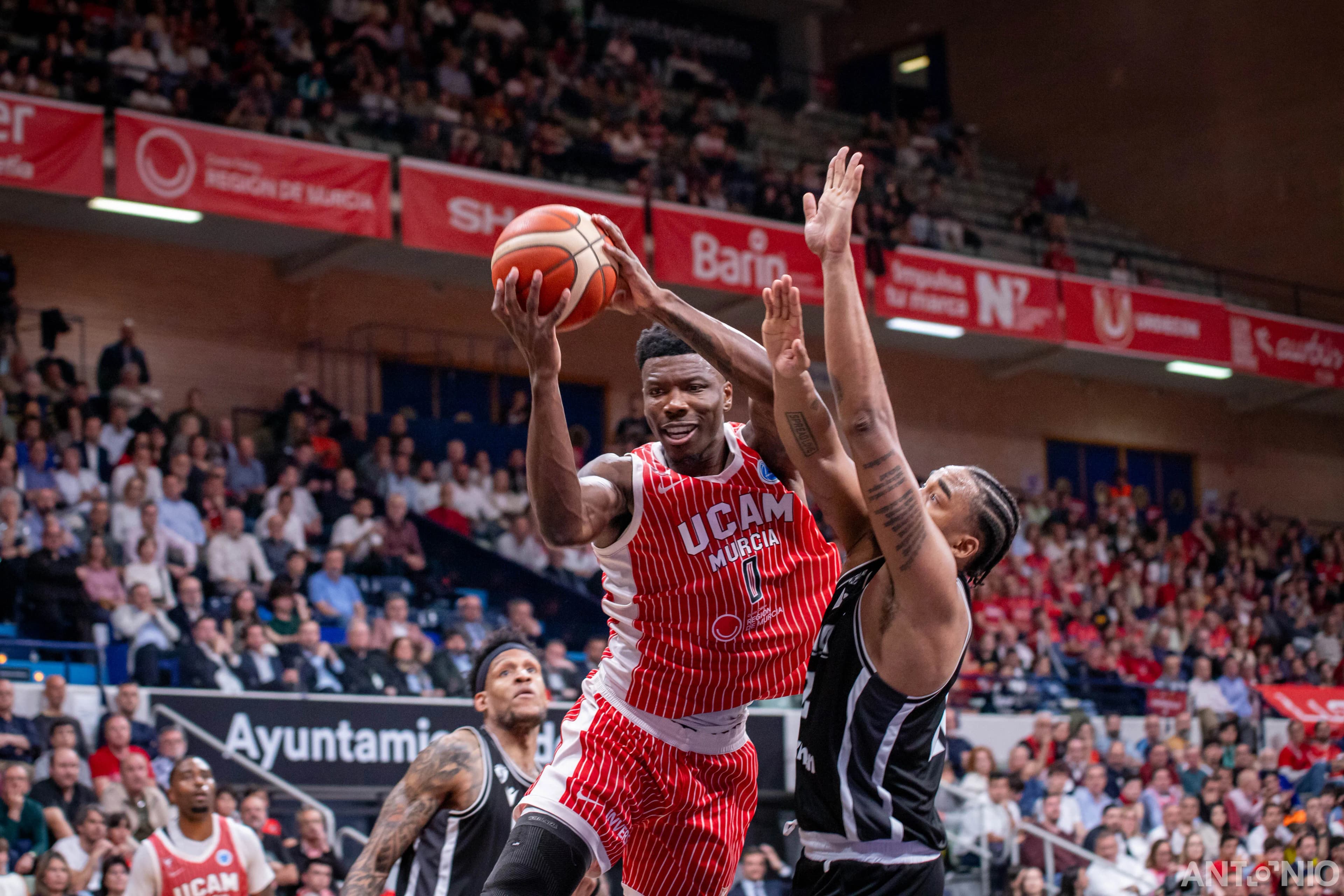 Fotografía 18 de Devontae Cacok en Cast To Cast Baloncesto.