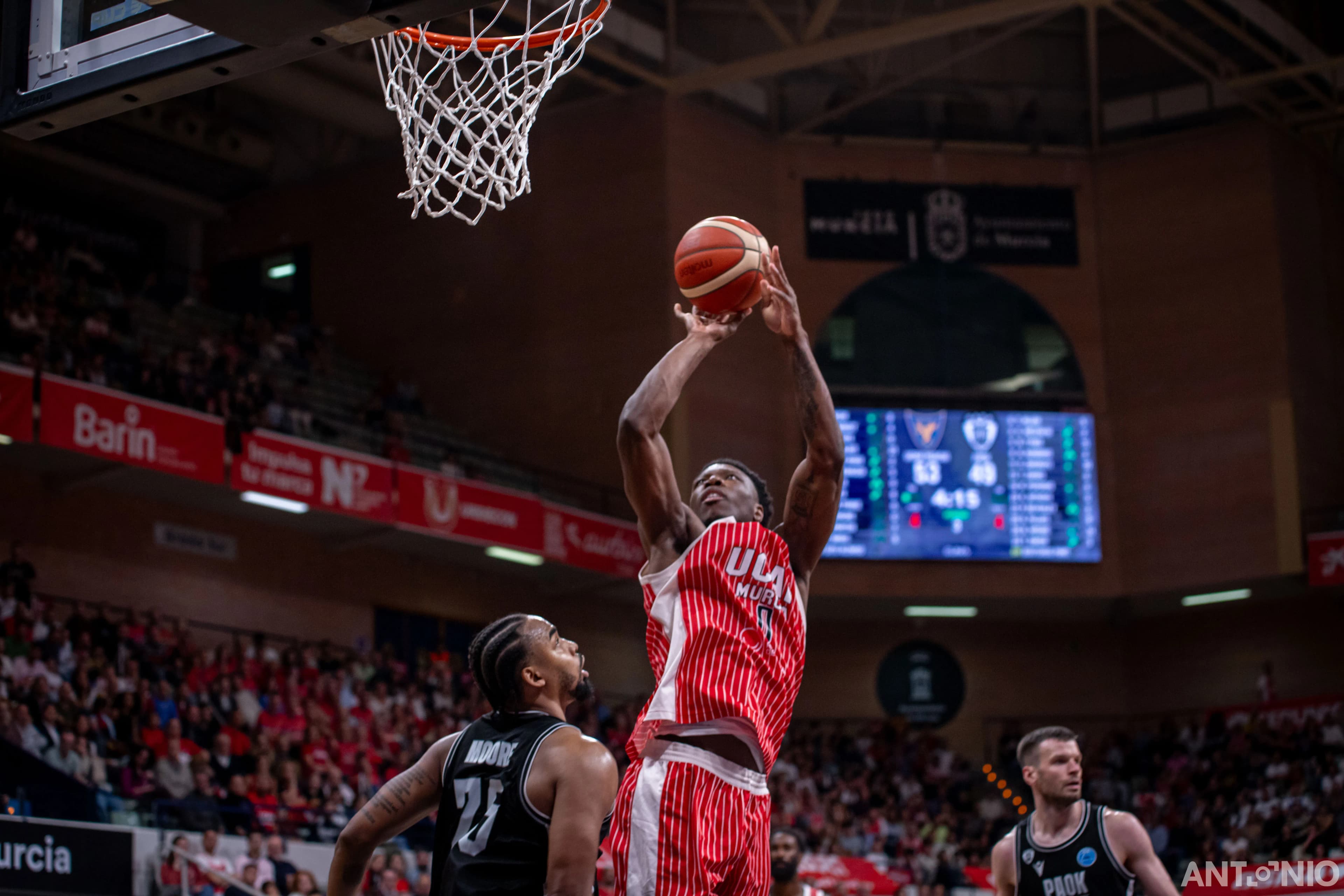 Fotografía 19 de Devontae Cacok en Cast To Cast Baloncesto.