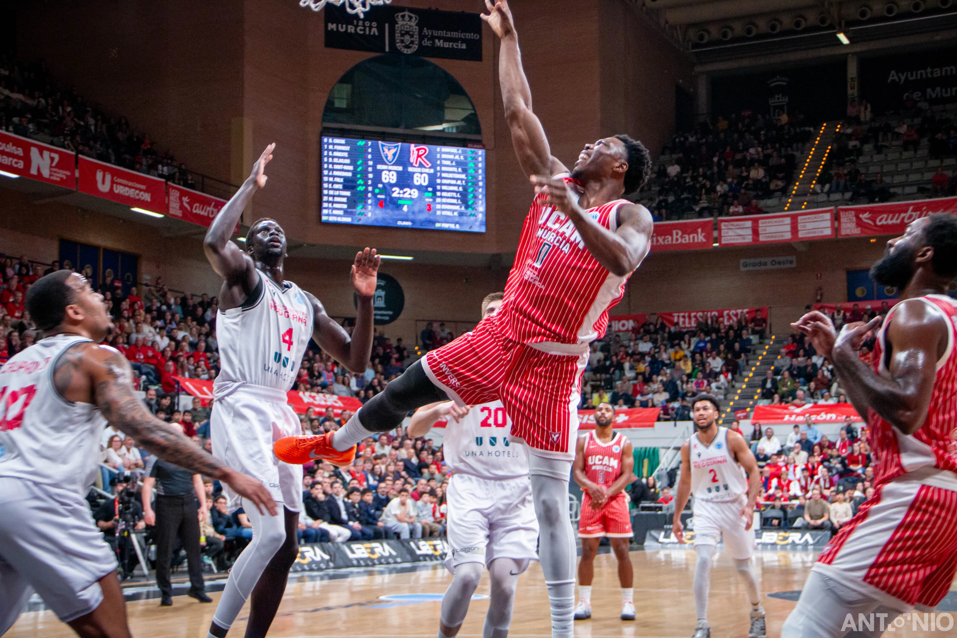 Fotografía 2 de Devontae Cacok en Cast To Cast Baloncesto.