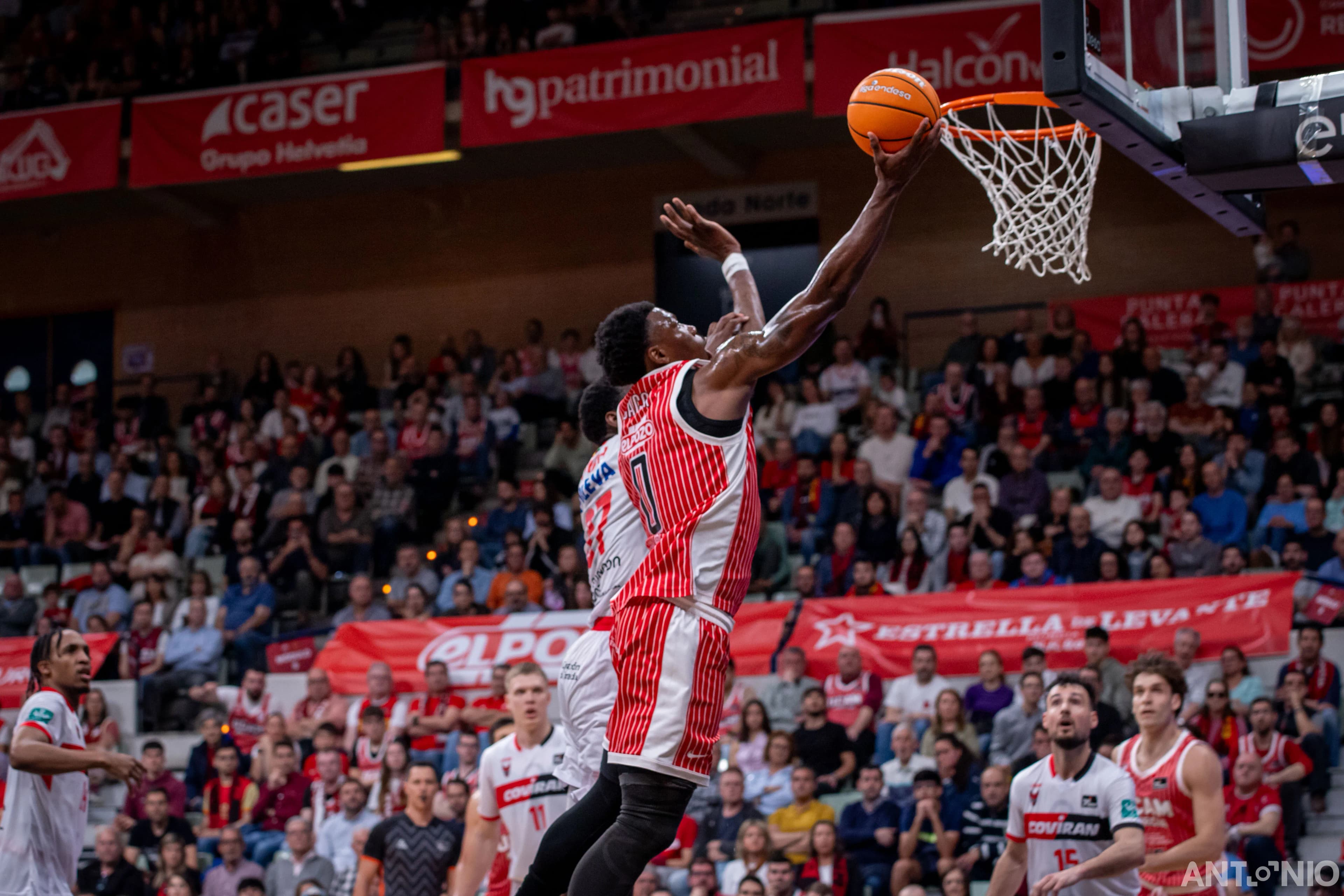 Fotografía 21 de Devontae Cacok en Cast To Cast Baloncesto.
