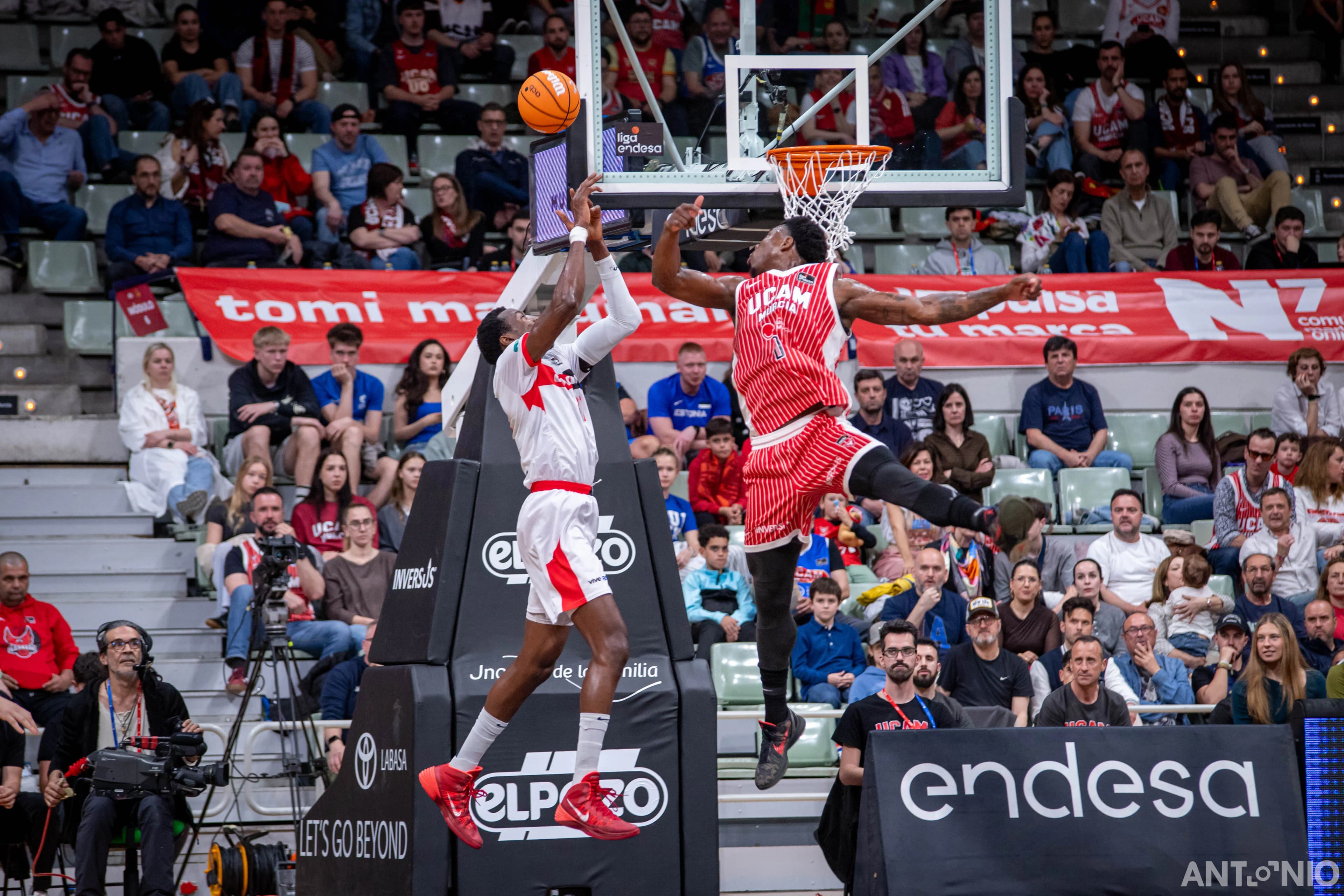 Fotografía 22 de Devontae Cacok en Cast To Cast Baloncesto.