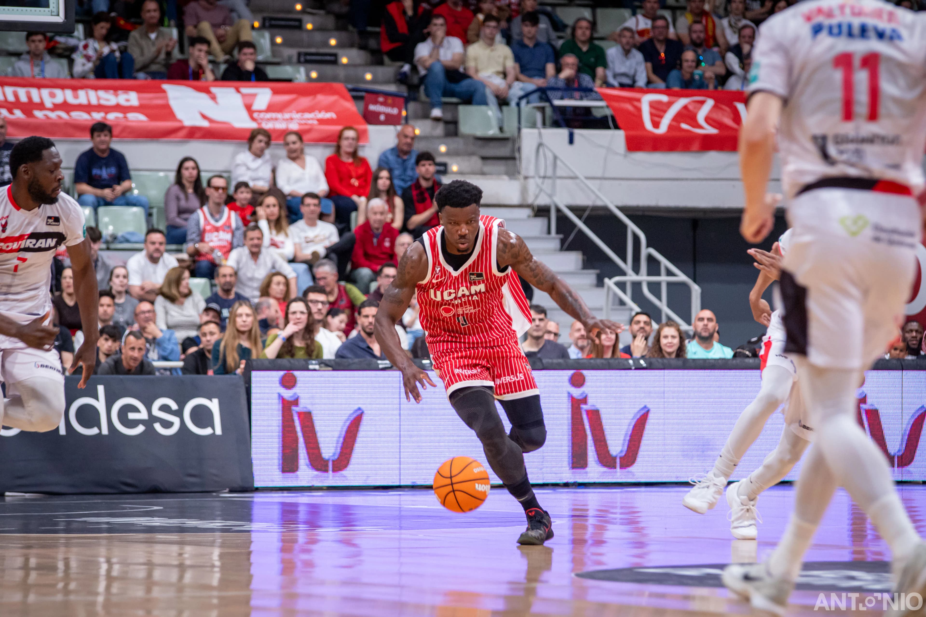 Fotografía 23 de Devontae Cacok en Cast To Cast Baloncesto.