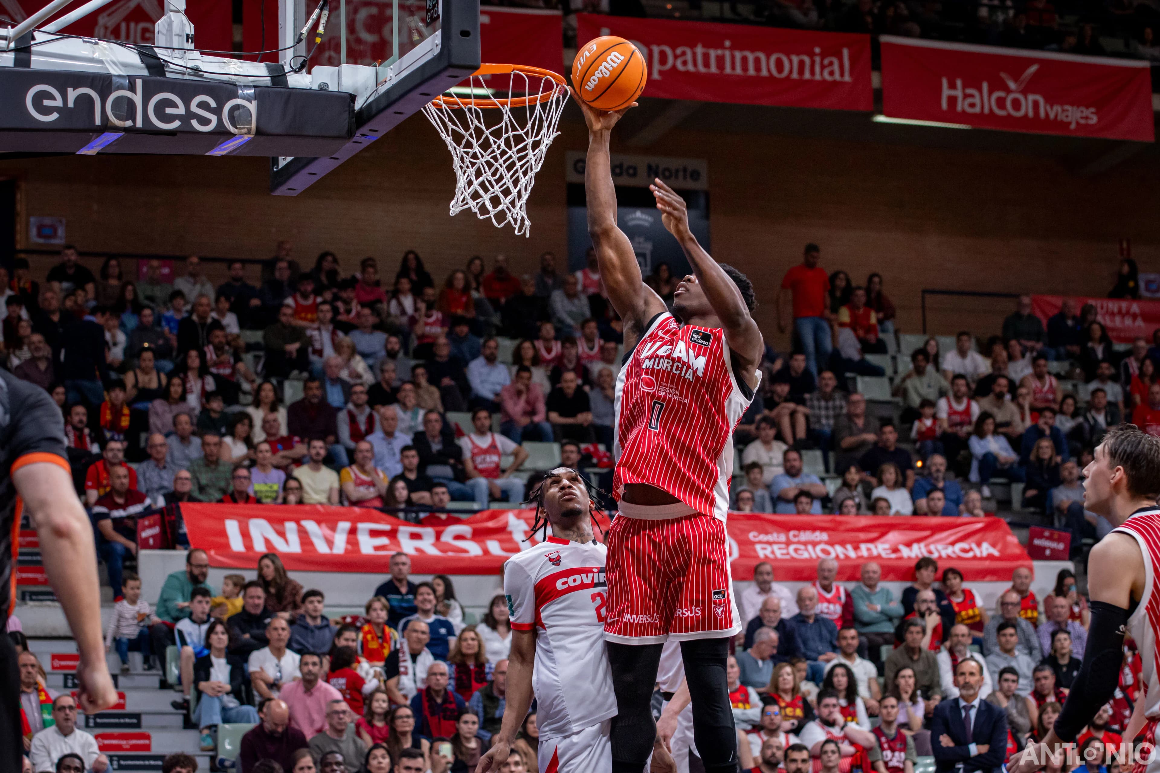 Fotografía 24 de Devontae Cacok en Cast To Cast Baloncesto.