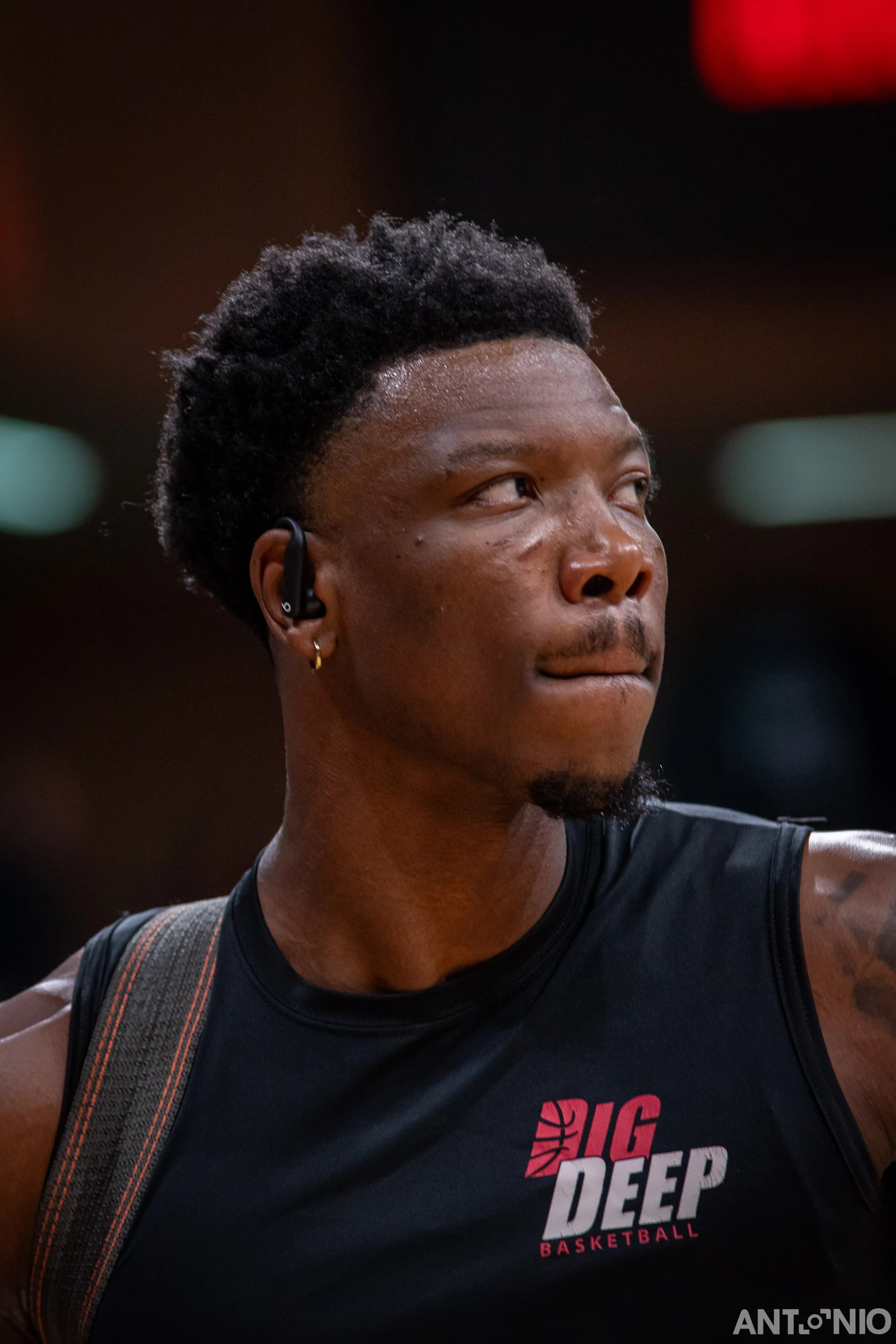 Fotografía 26 de Devontae Cacok en Cast To Cast Baloncesto.