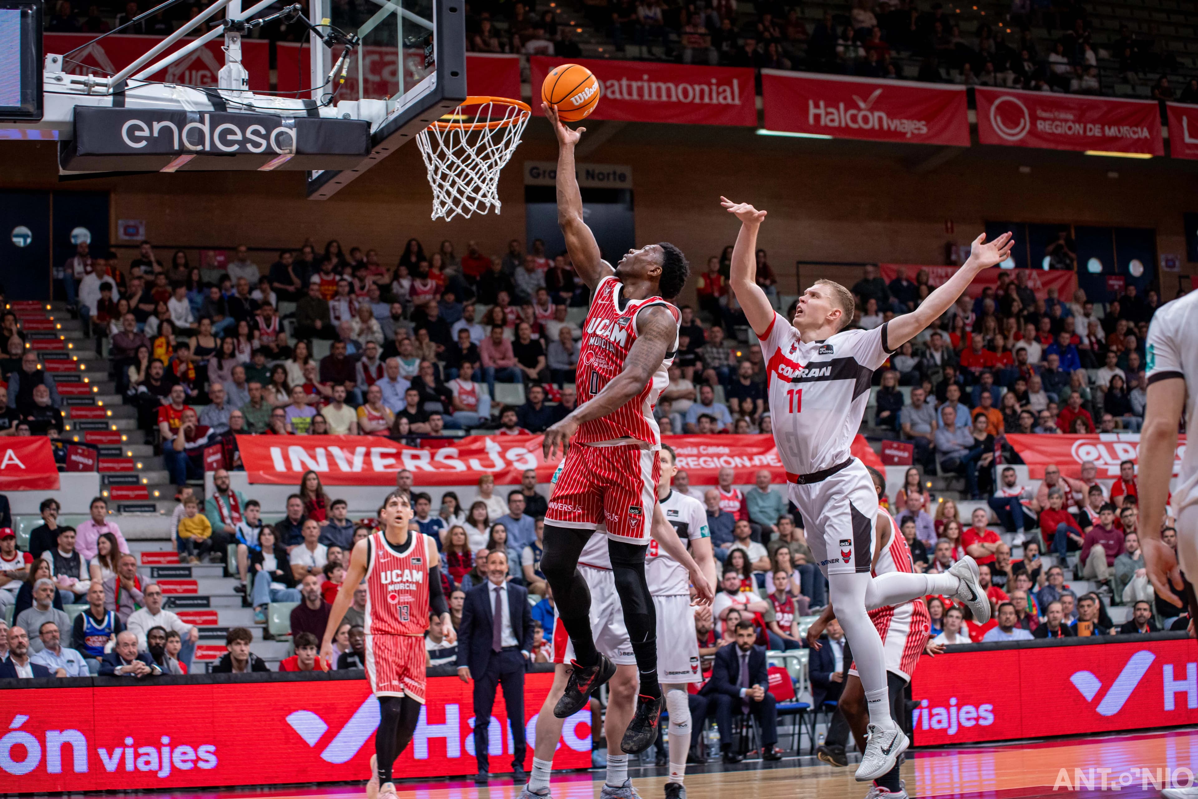 Fotografía 27 de Devontae Cacok en Cast To Cast Baloncesto.