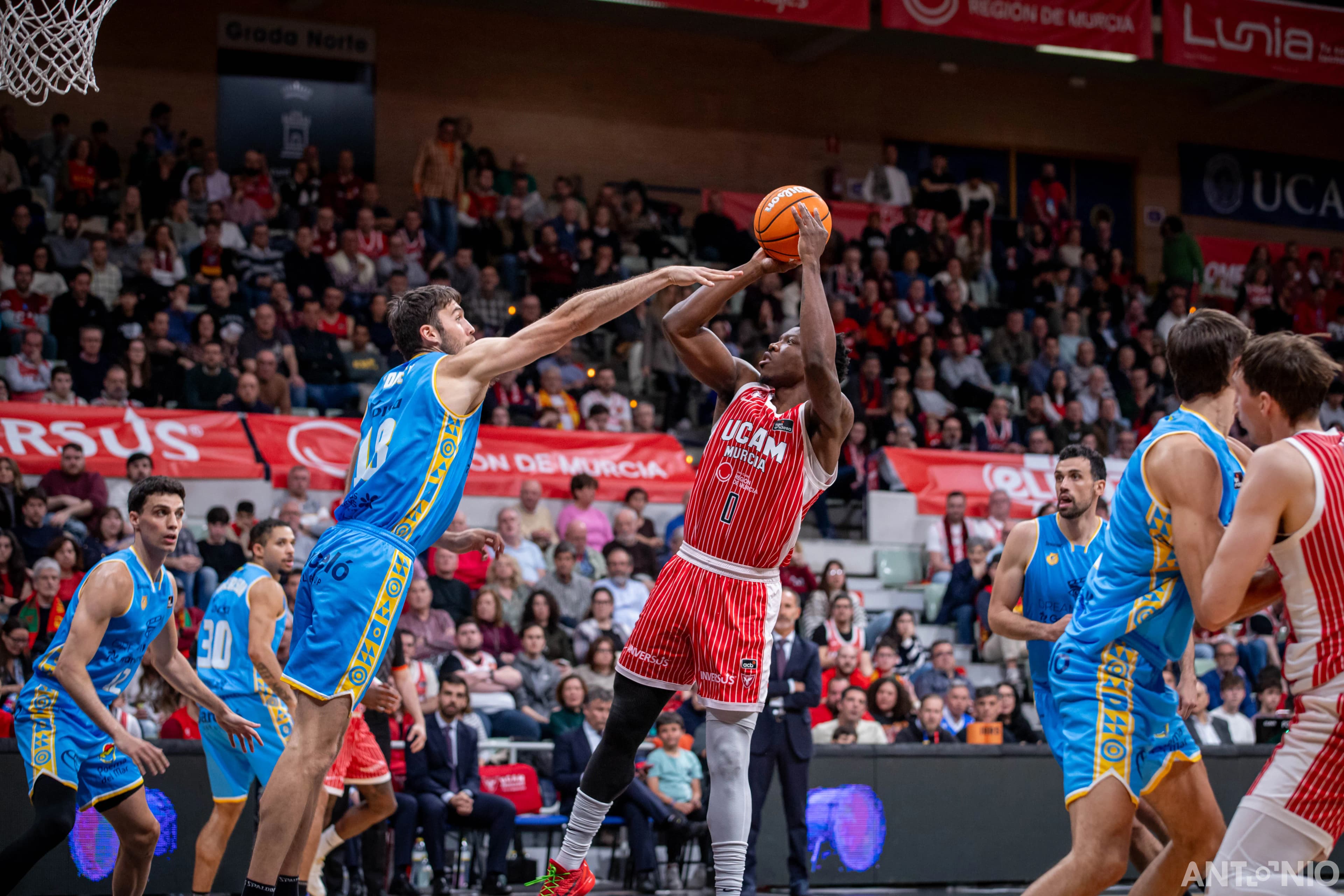 Fotografía 3 de Devontae Cacok en Cast To Cast Baloncesto.