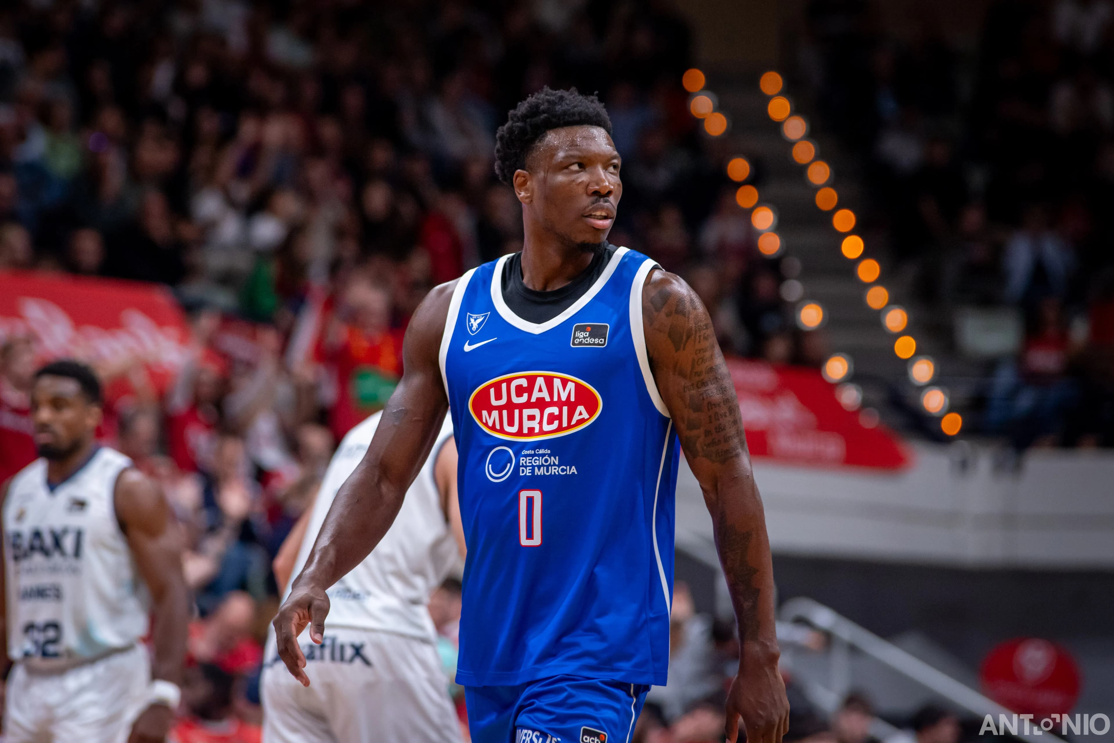 Fotografía 30 de Devontae Cacok en Cast To Cast Baloncesto.