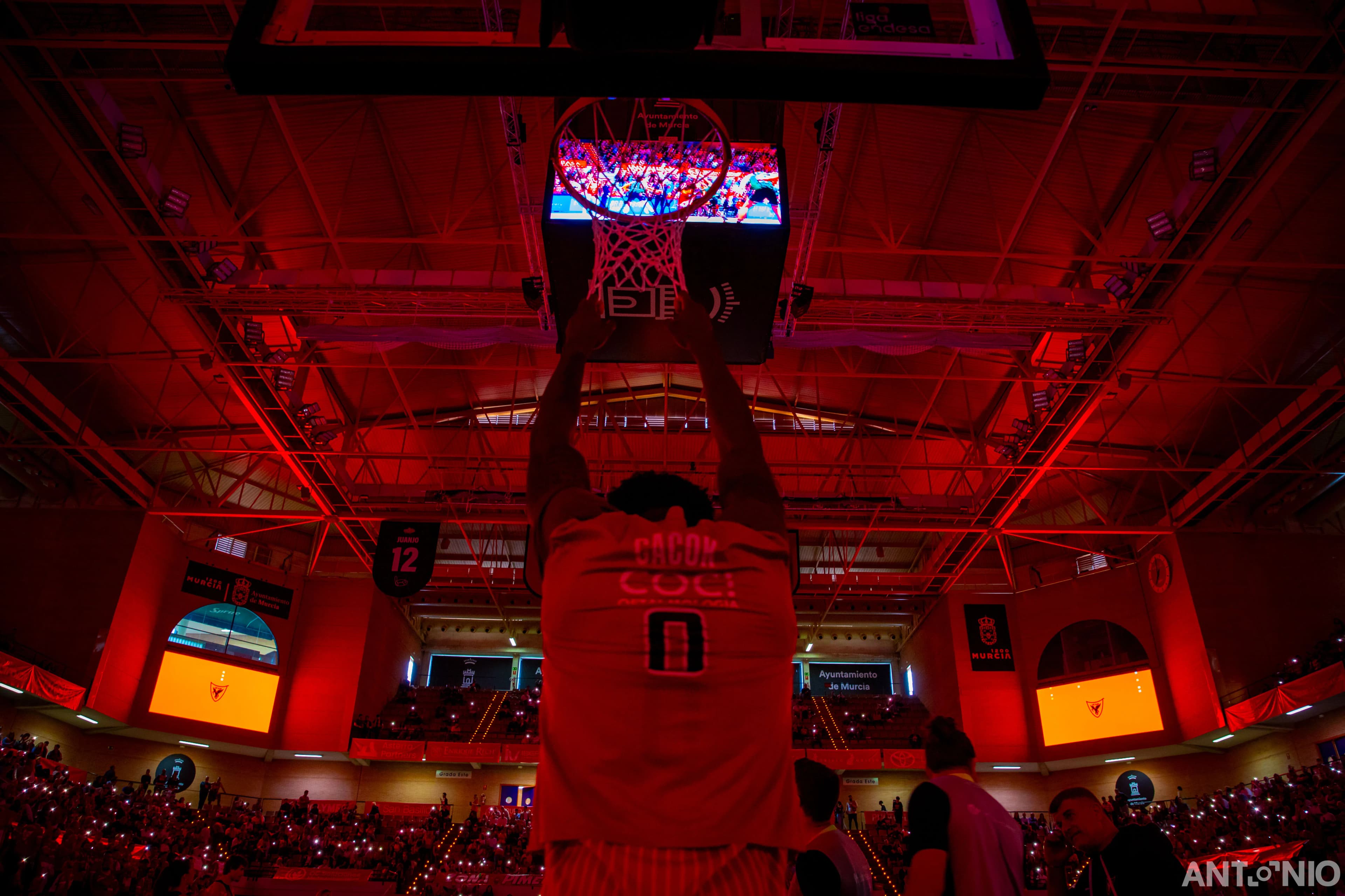 Fotografía 31 de Devontae Cacok en Cast To Cast Baloncesto.