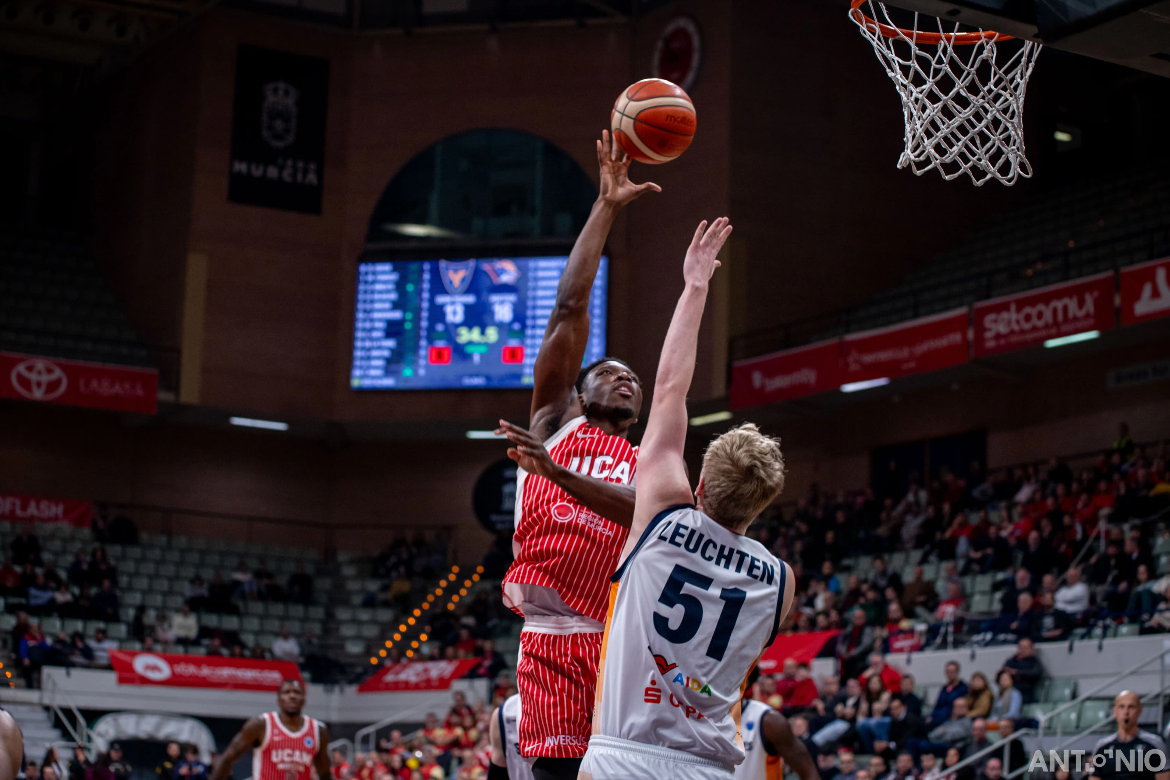 Fotografía 36 de Devontae Cacok en Cast To Cast Baloncesto.