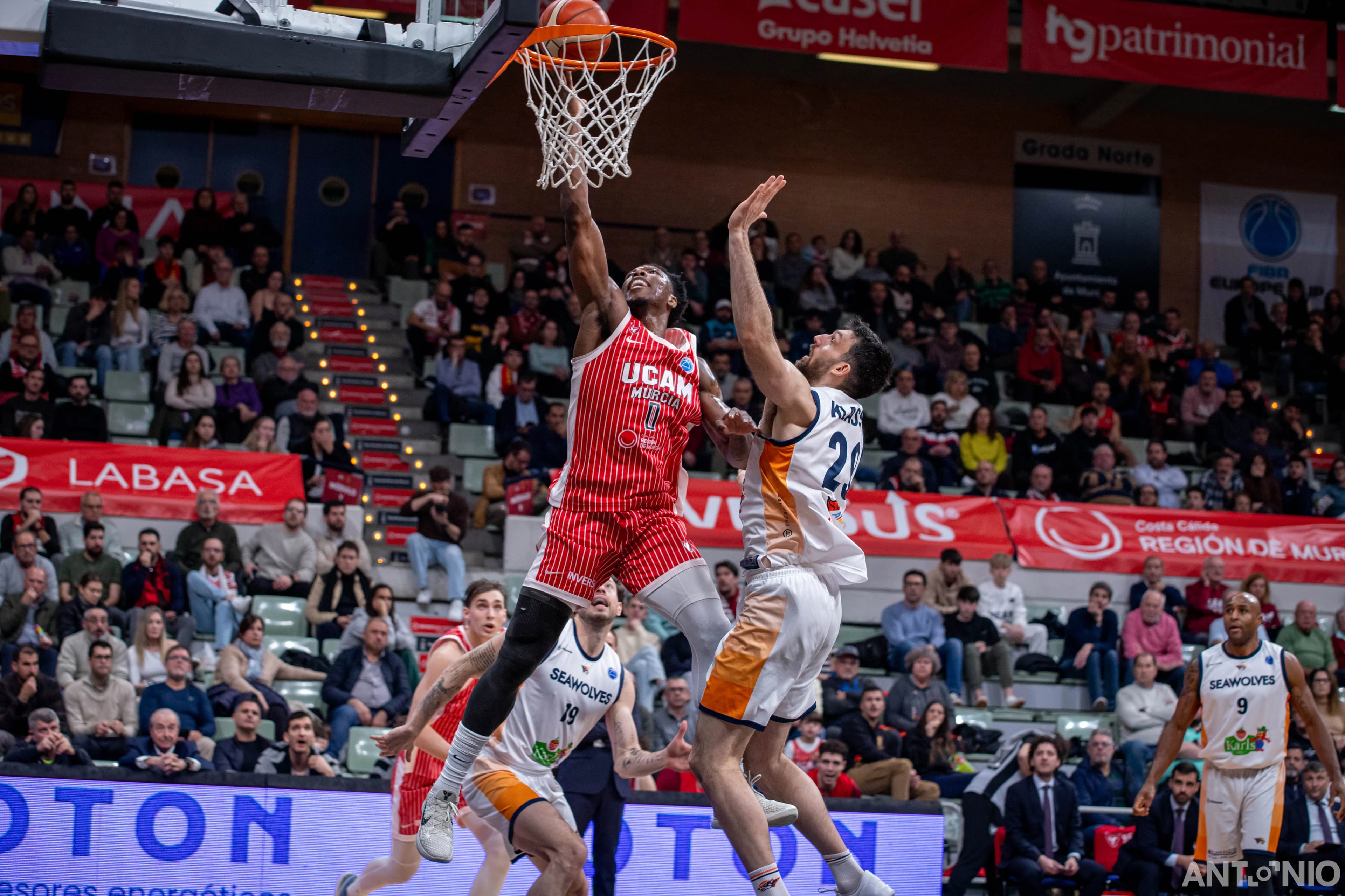 Fotografía 38 de Devontae Cacok en Cast To Cast Baloncesto.
