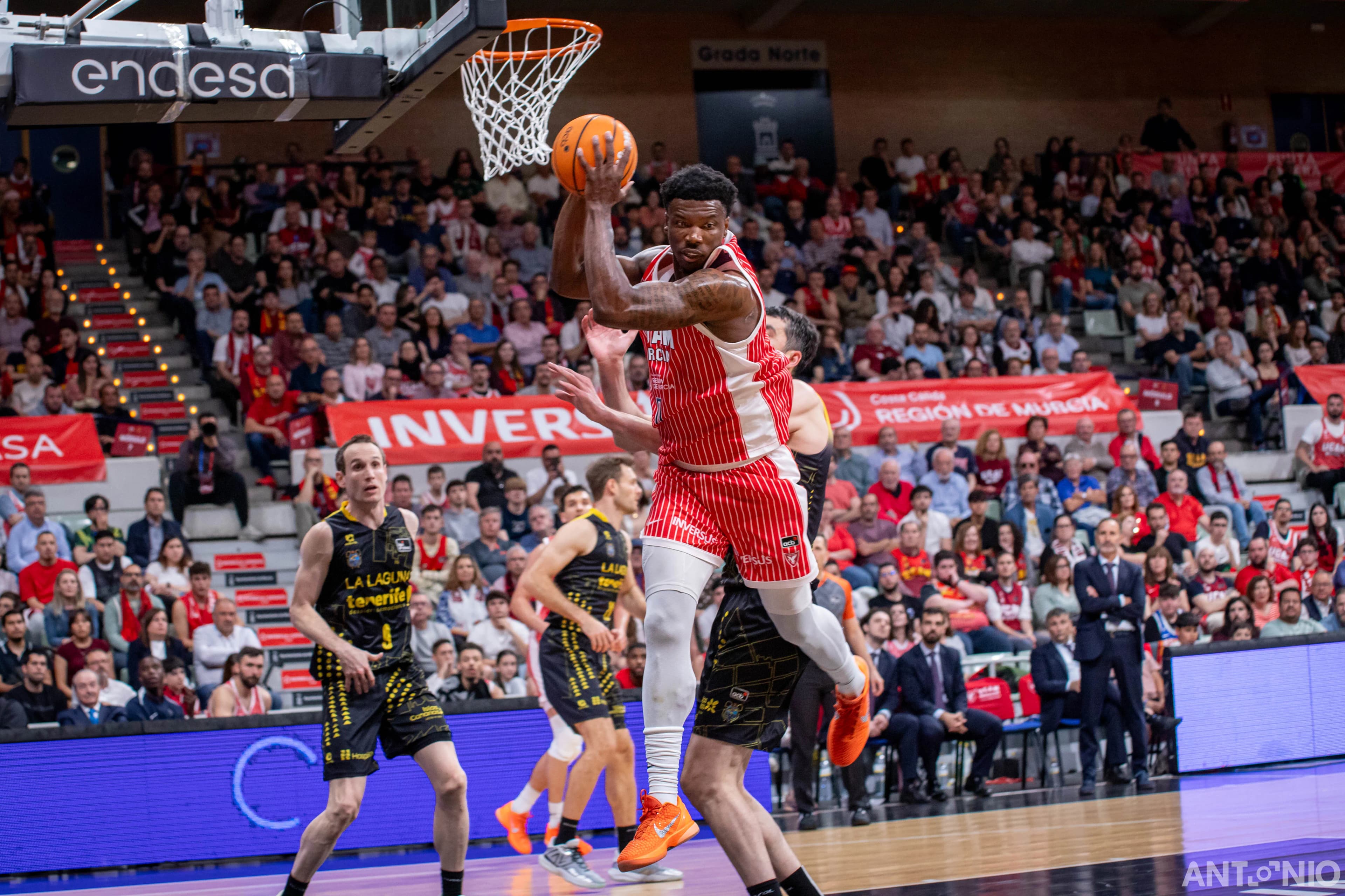 Fotografía 39 de Devontae Cacok en Cast To Cast Baloncesto.