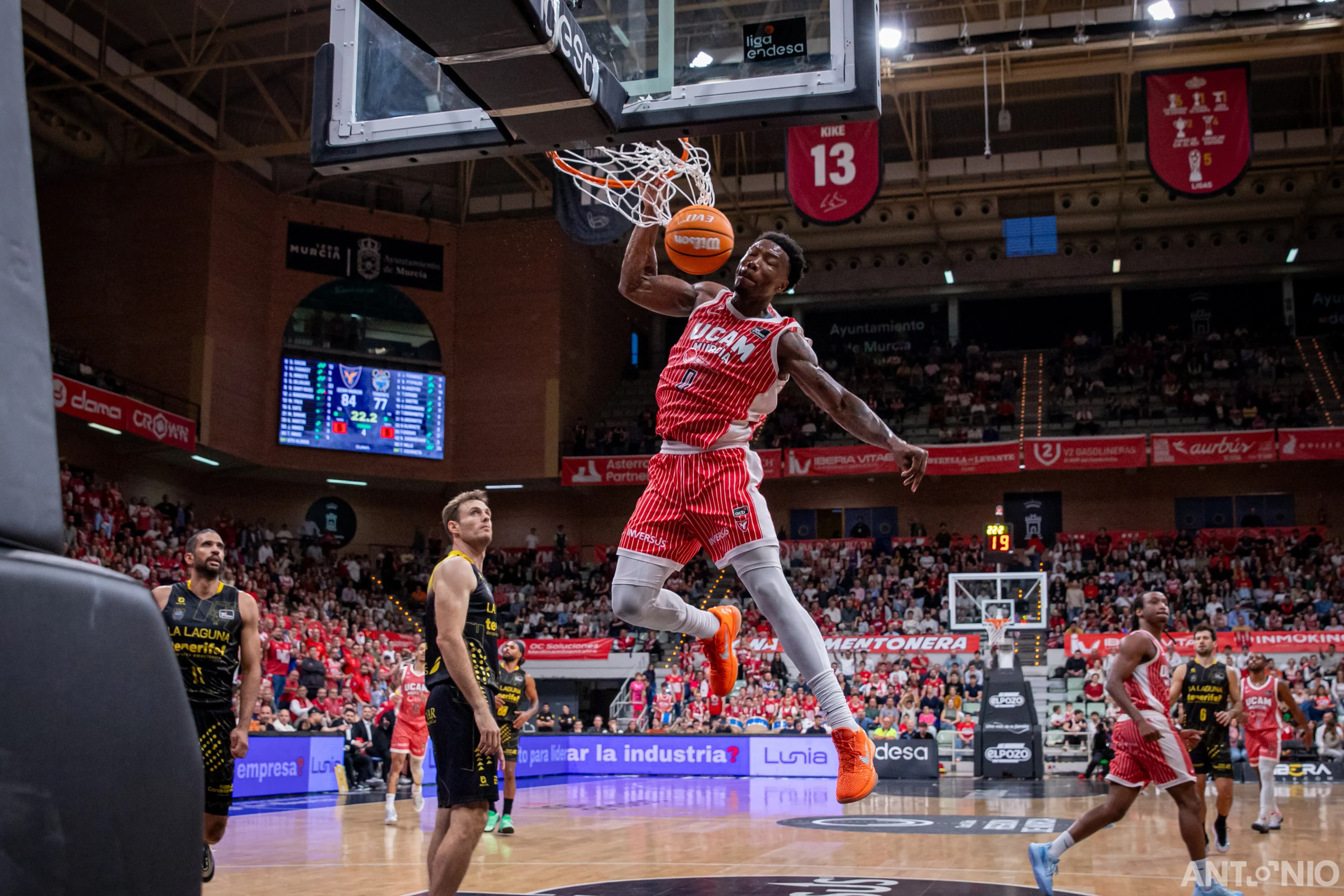 Fotografía 43 de Devontae Cacok en Cast To Cast Baloncesto.