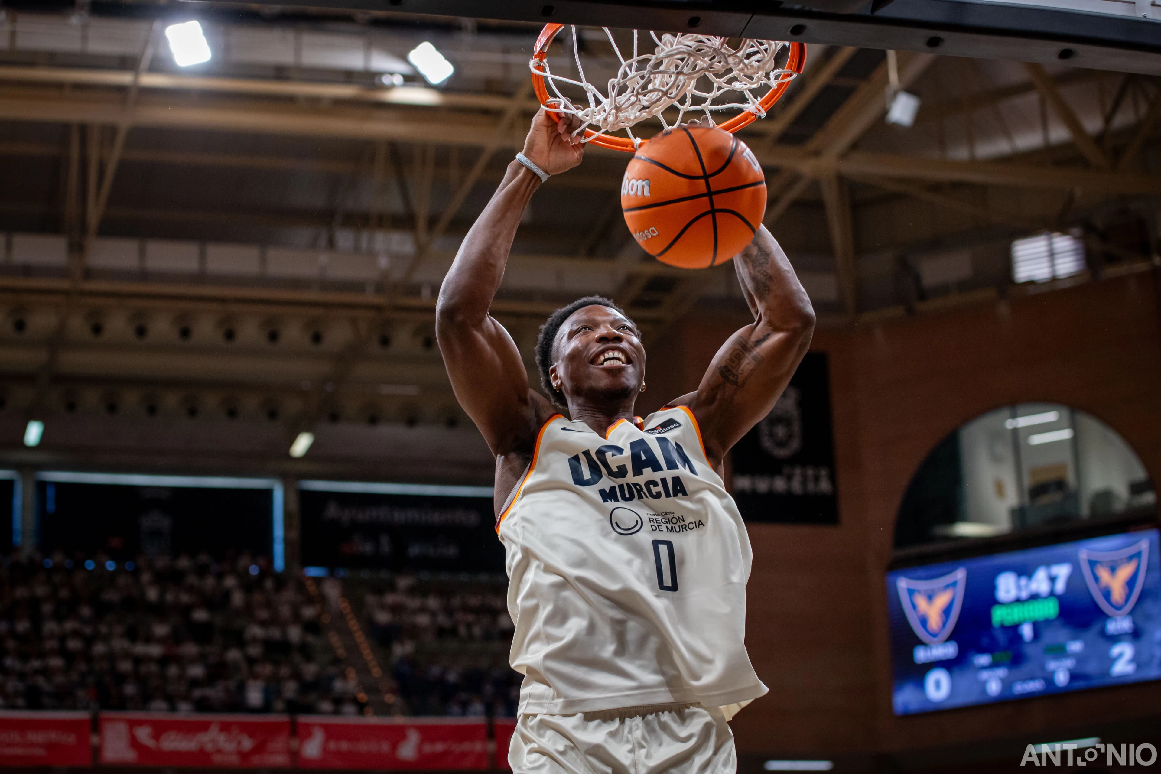 Fotografía 48 de Devontae Cacok en Cast To Cast Baloncesto.