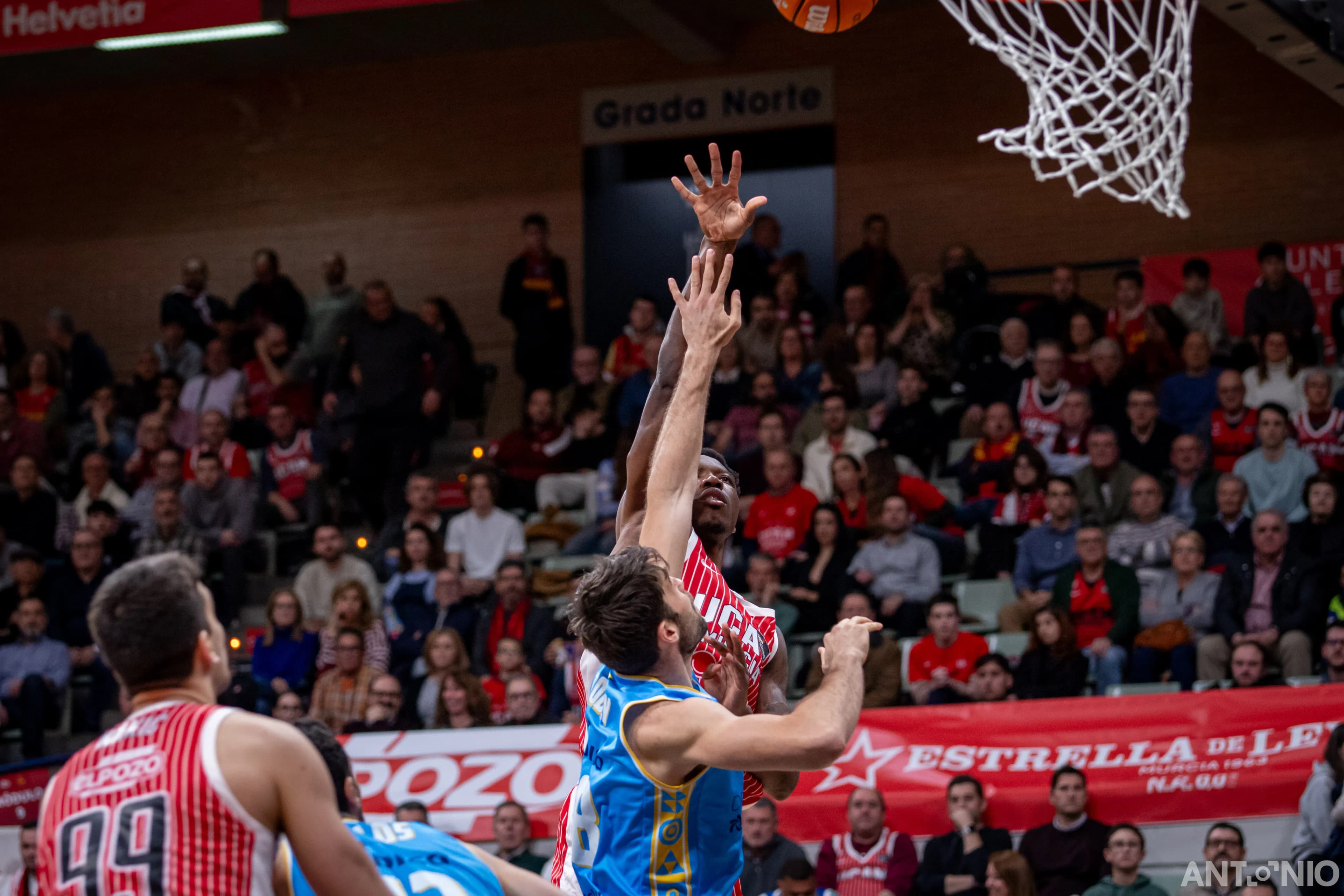 Fotografía 51 de Devontae Cacok en Cast To Cast Baloncesto.