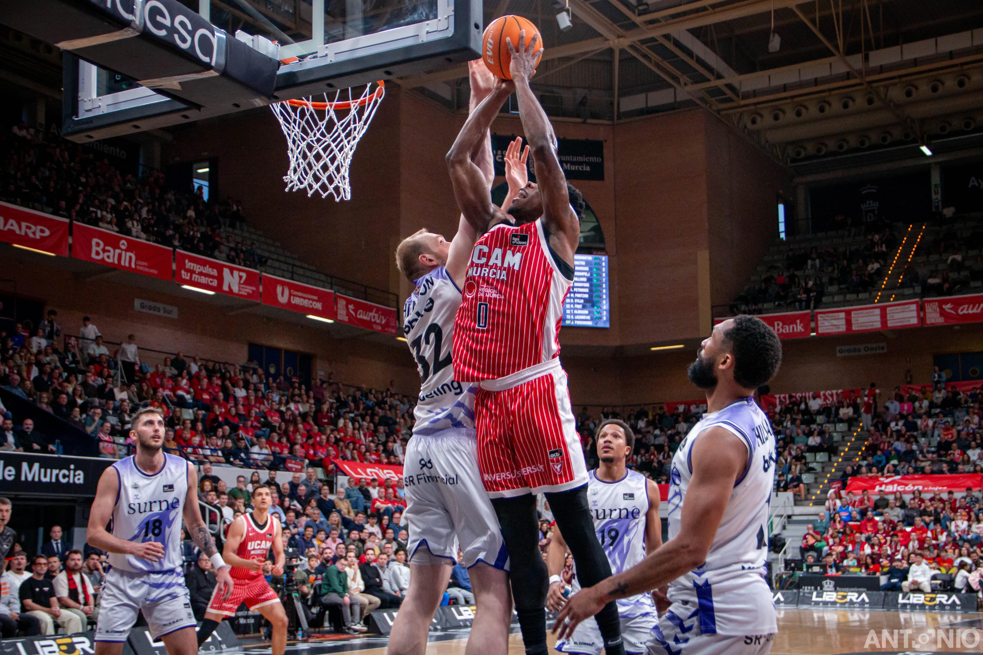 Fotografía 6 de Devontae Cacok en Cast To Cast Baloncesto.