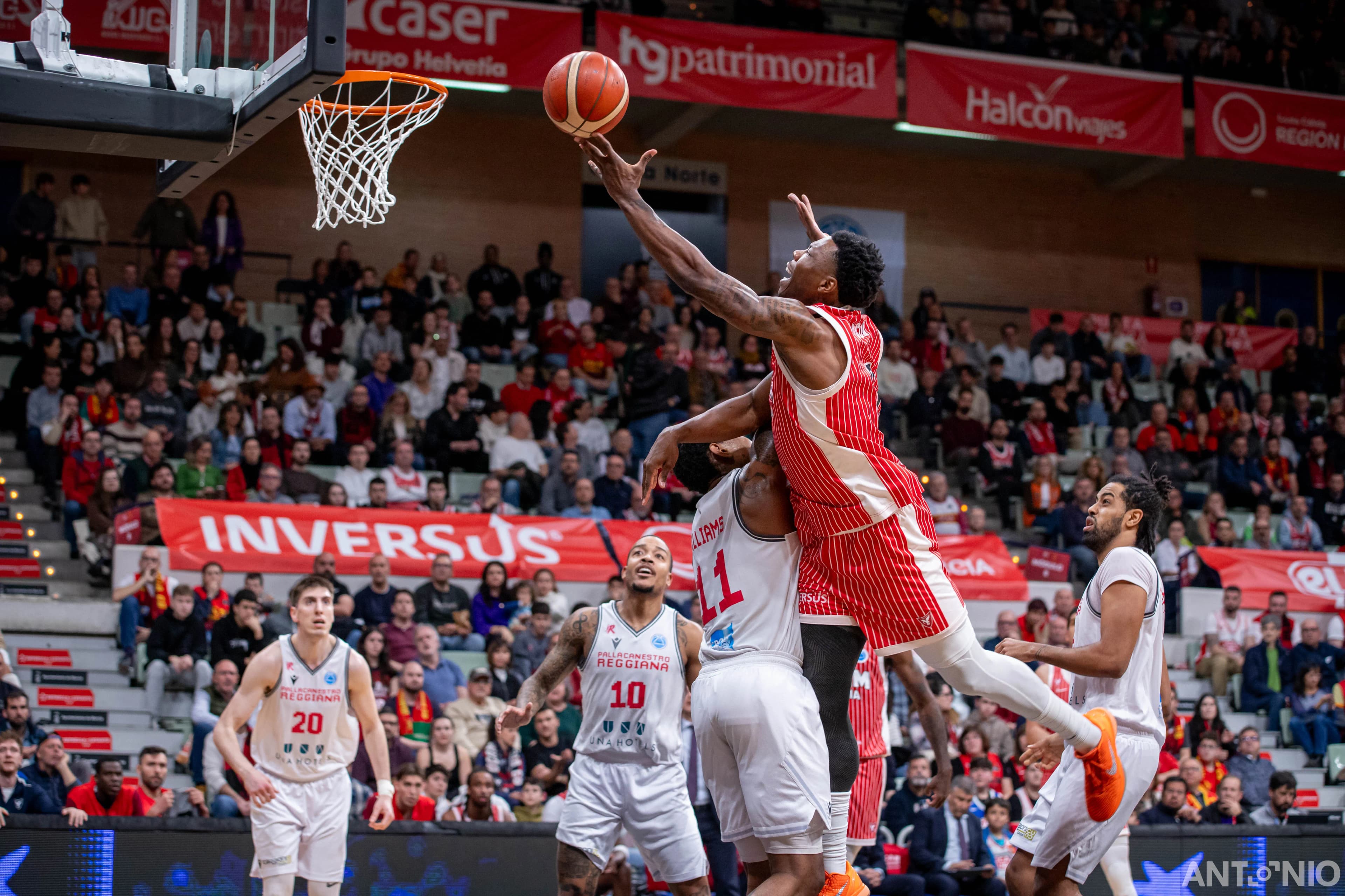 Fotografía 7 de Devontae Cacok en Cast To Cast Baloncesto.