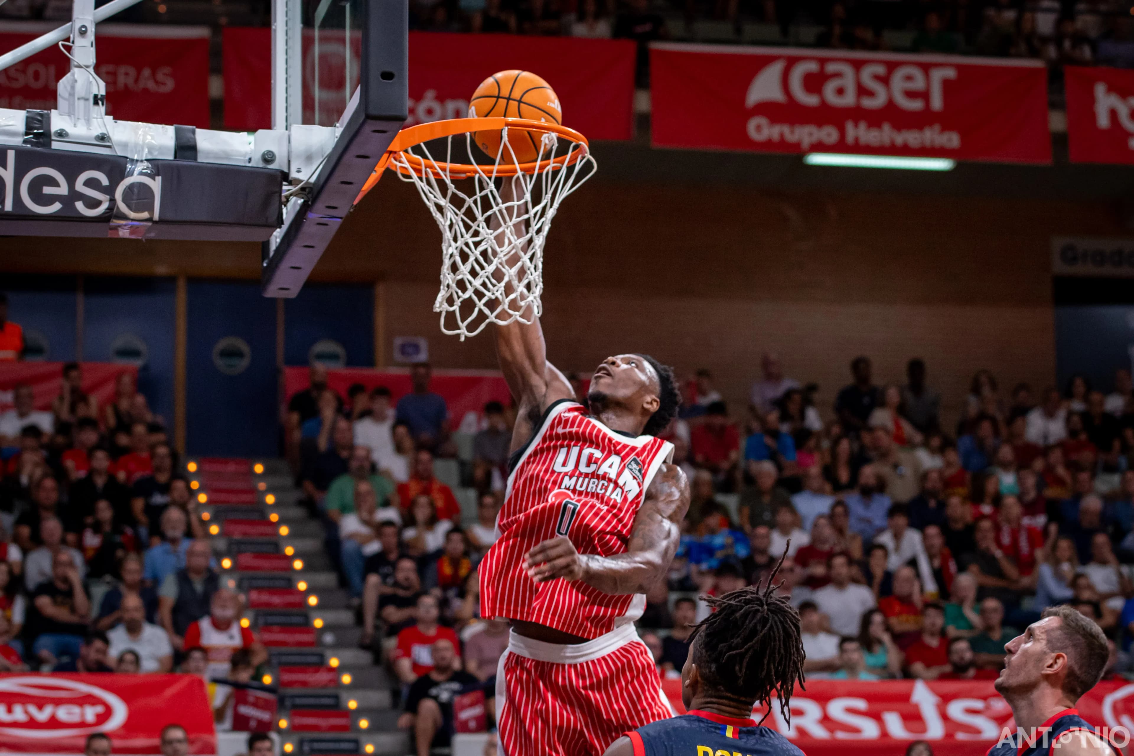 Fotografía 8 de Devontae Cacok en Cast To Cast Baloncesto.