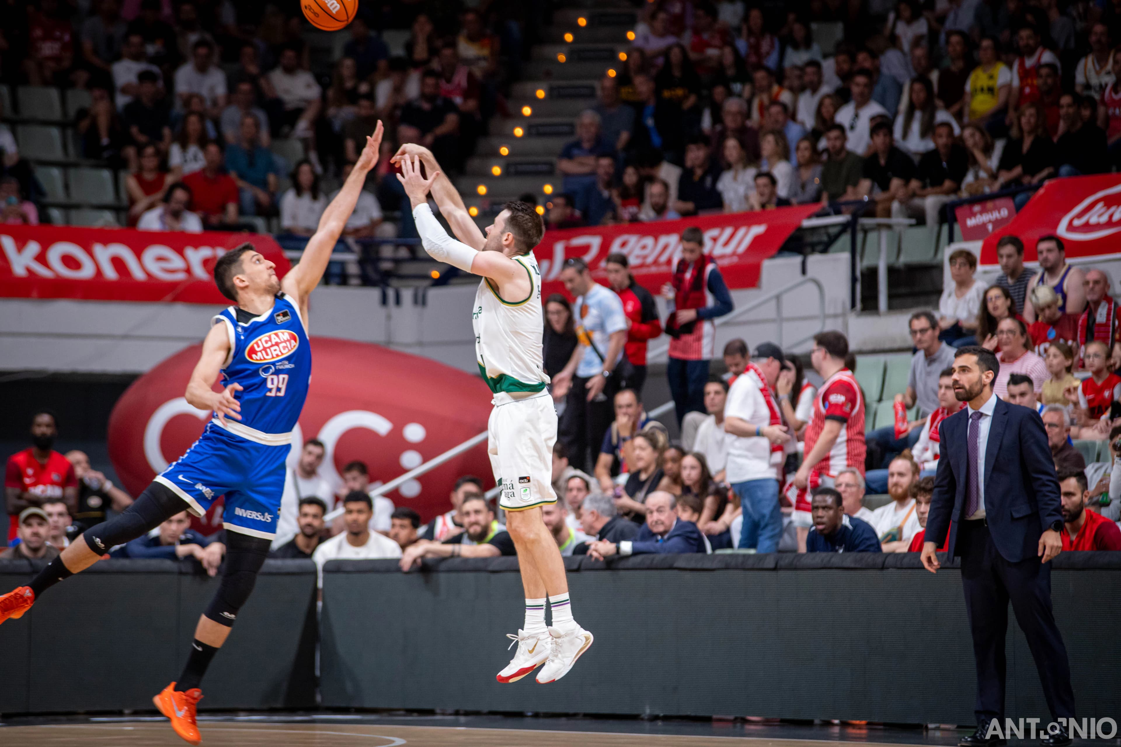 Fotografía 4 del partido UCAM Murcia - Unicaja Málaga.
