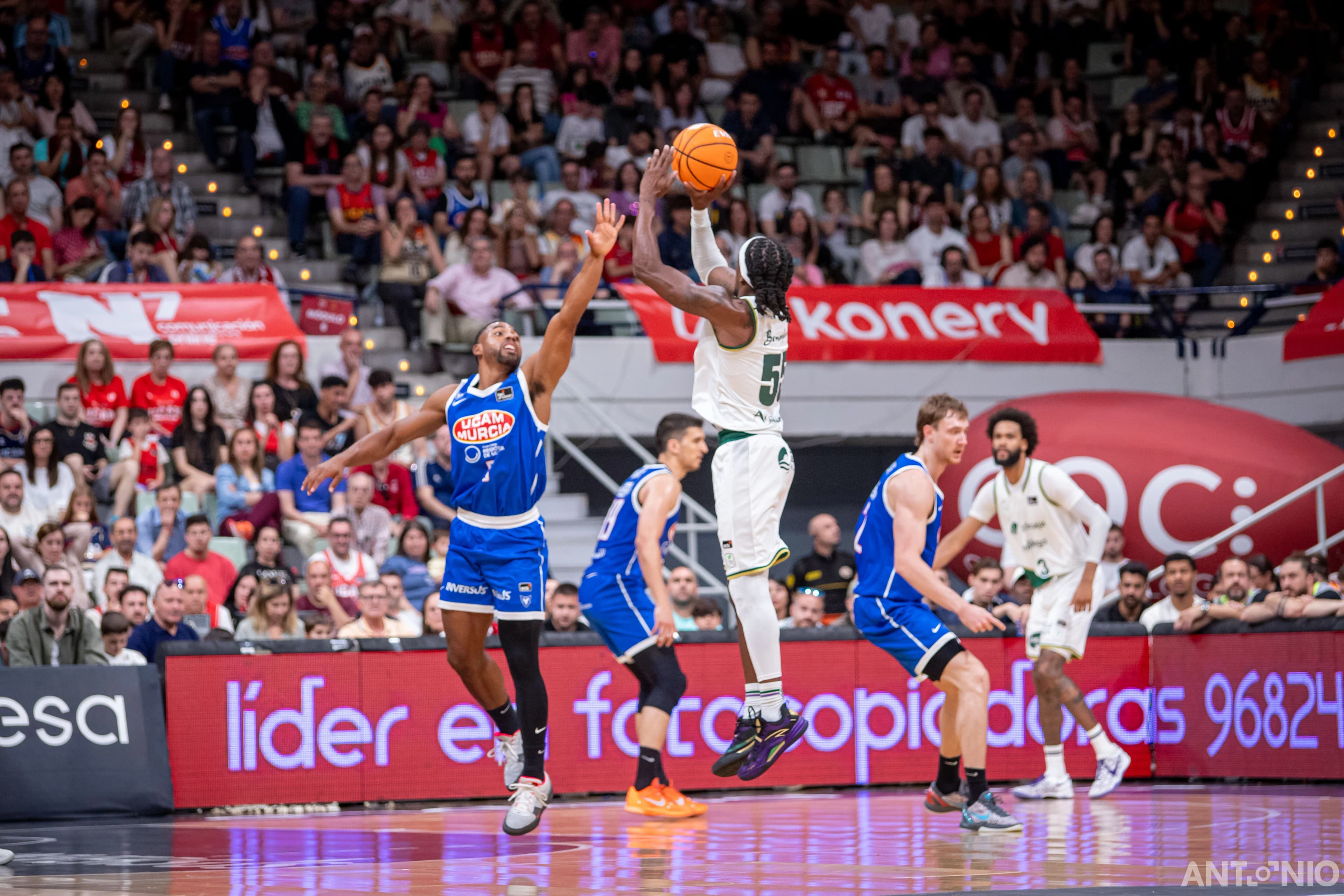 Fotografía 37 del partido UCAM Murcia - Unicaja Málaga.